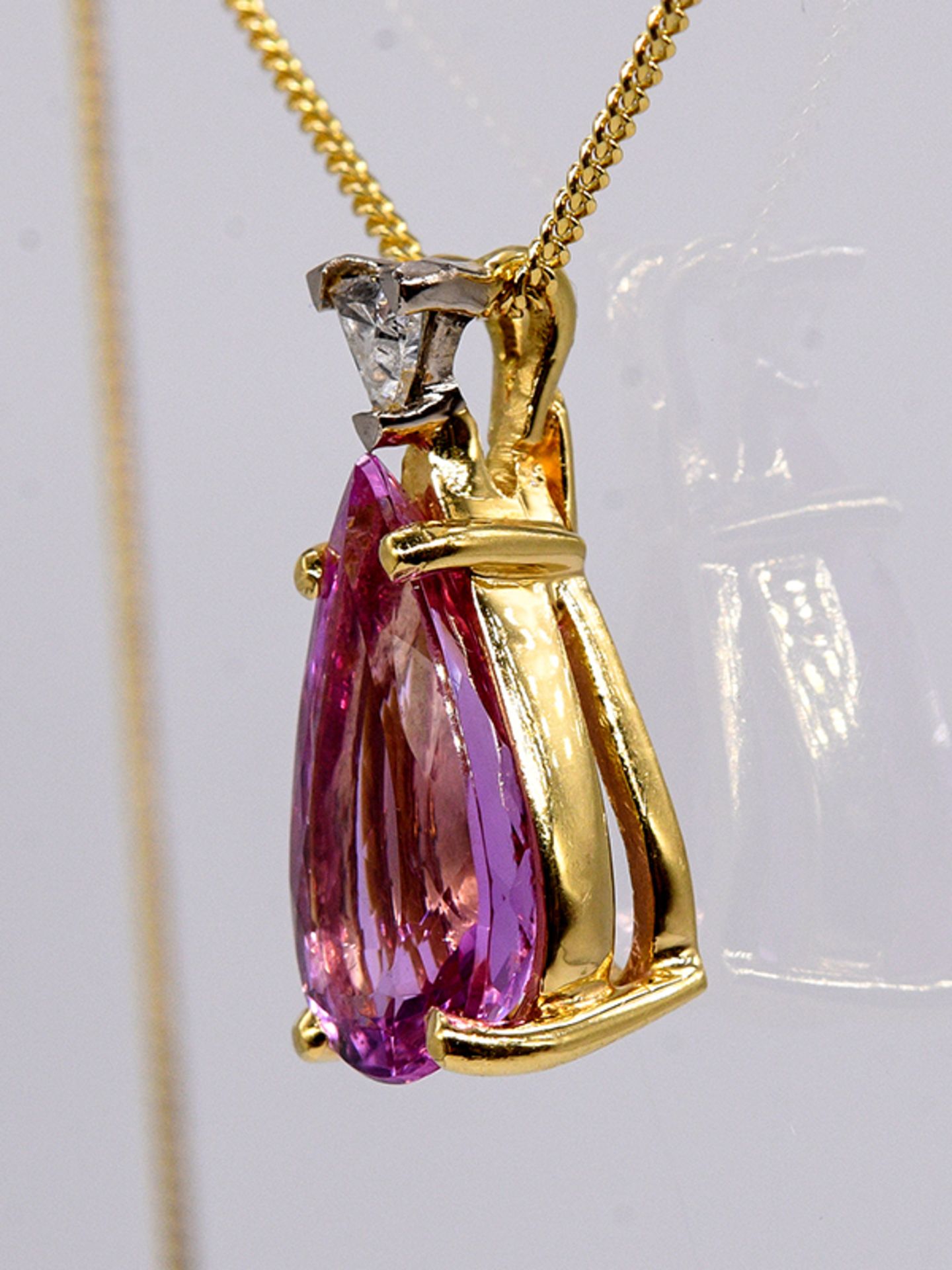 AnhÃ¤nger mit pinkfarbenem Edeltopas ca. 2,80 ct und Diamanten ca. 0,10 ct, Kaufbeleg von Juwelier - Image 2 of 2