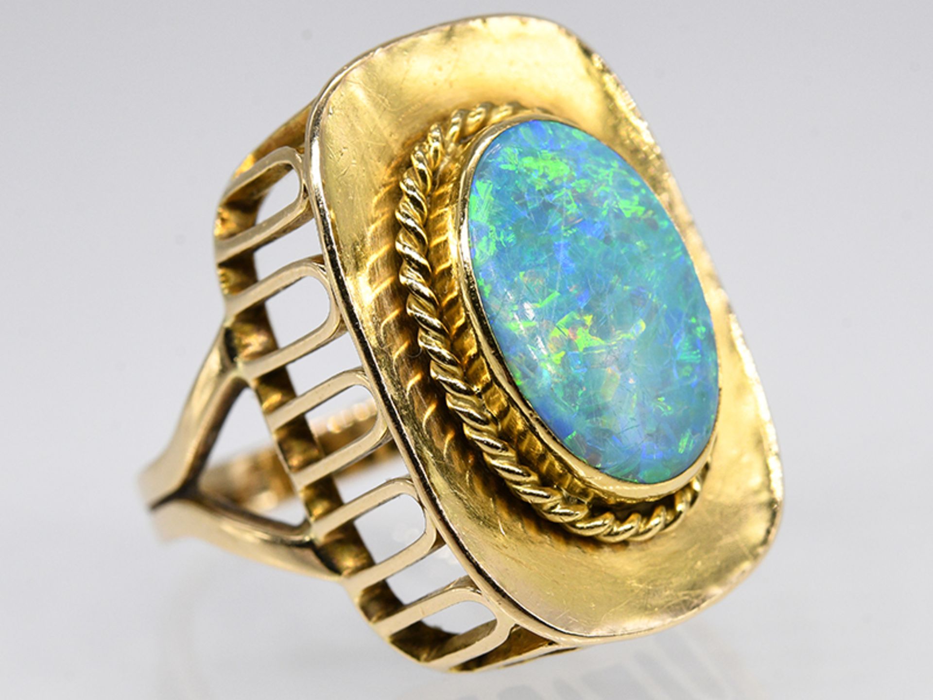 Ring mit Opal-Triplette, Goldschmiedearbeit, 70- er Jahre. br585/- Gelbgold. Gesamtgewicht ca. 10, - Image 2 of 5