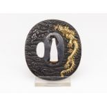 Tsuba mit Drachendekor, Japan, 19. Jh. brBronze, teils vergoldet; beidseitig reliefiert mit