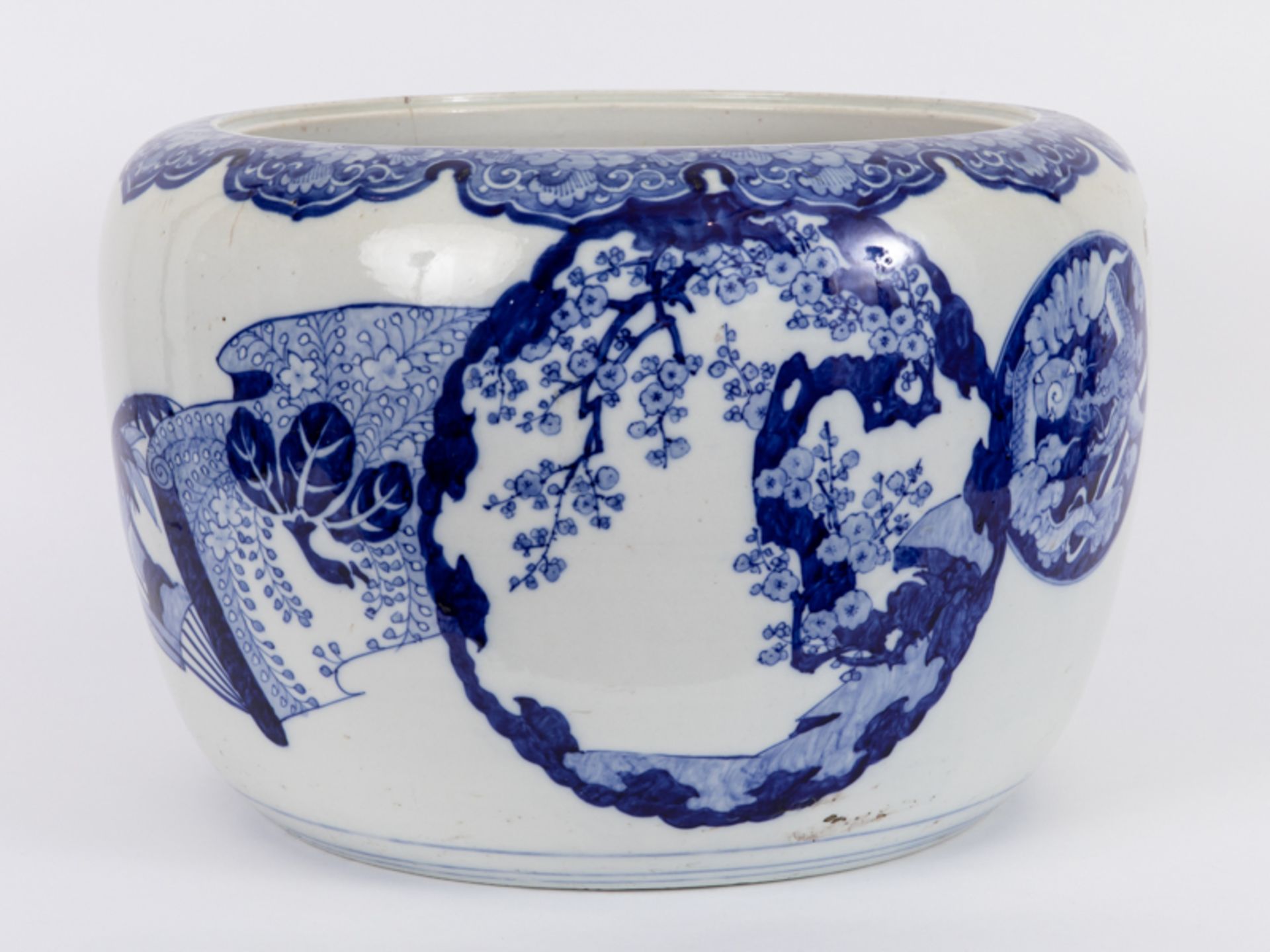 GroÃŸer Cachepot/Fish-Bowl/VorratsgefÃ¤ÃŸ, wohl Japan, 19. Jh. brPorzellan mit unter Glasur blauer