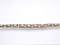 Armband mit 10 Aquamarin-Tropfen zus. ca. 12 ct, um 1900. br585/- Gelbgold und Silber. Gesamtgewicht