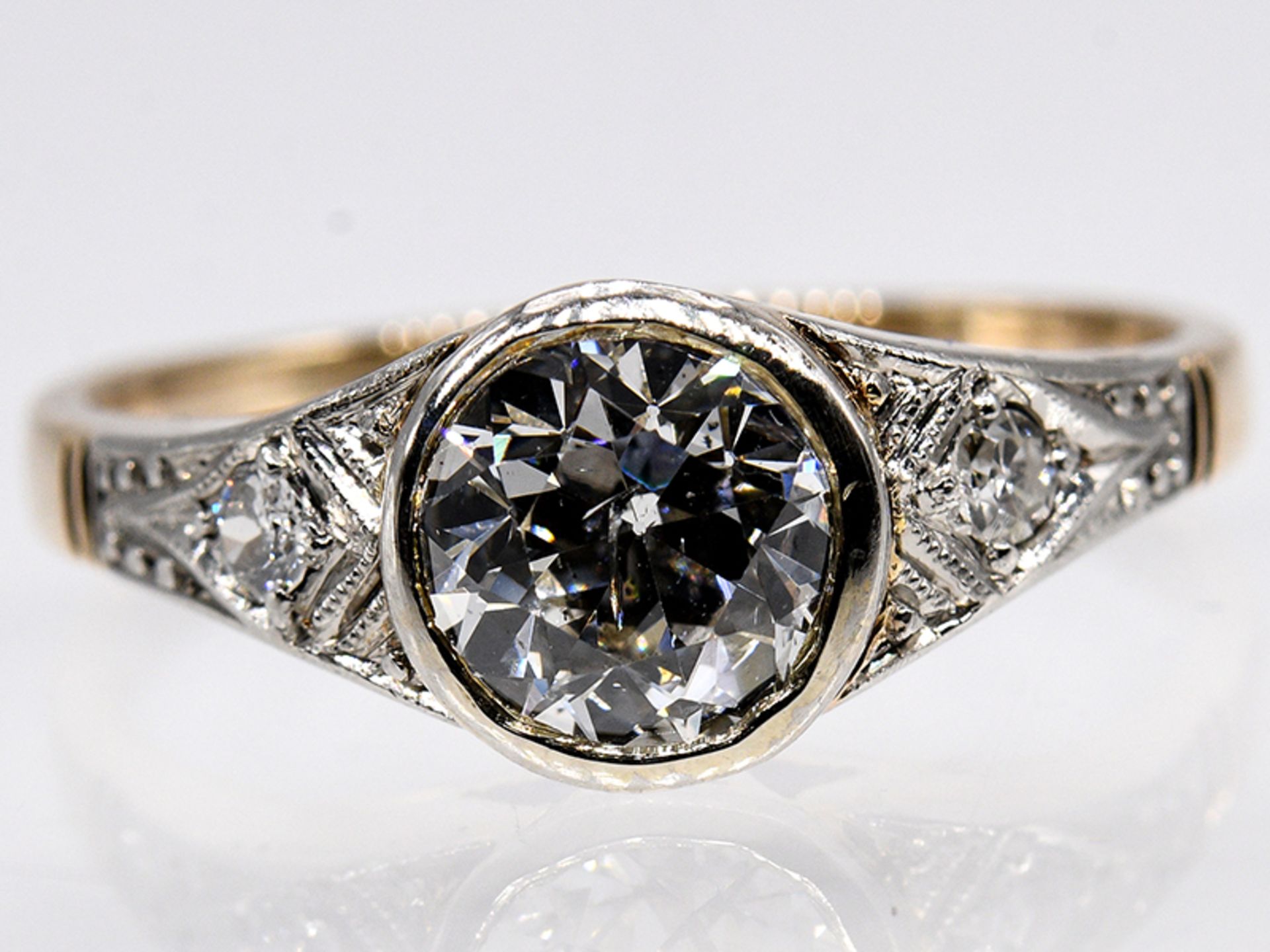 Antiker Ring mit Altschliff-Diamant ca.1 ct., um 1900. br585/- Gelb- und WeiÃŸgold. Gesamtgewicht