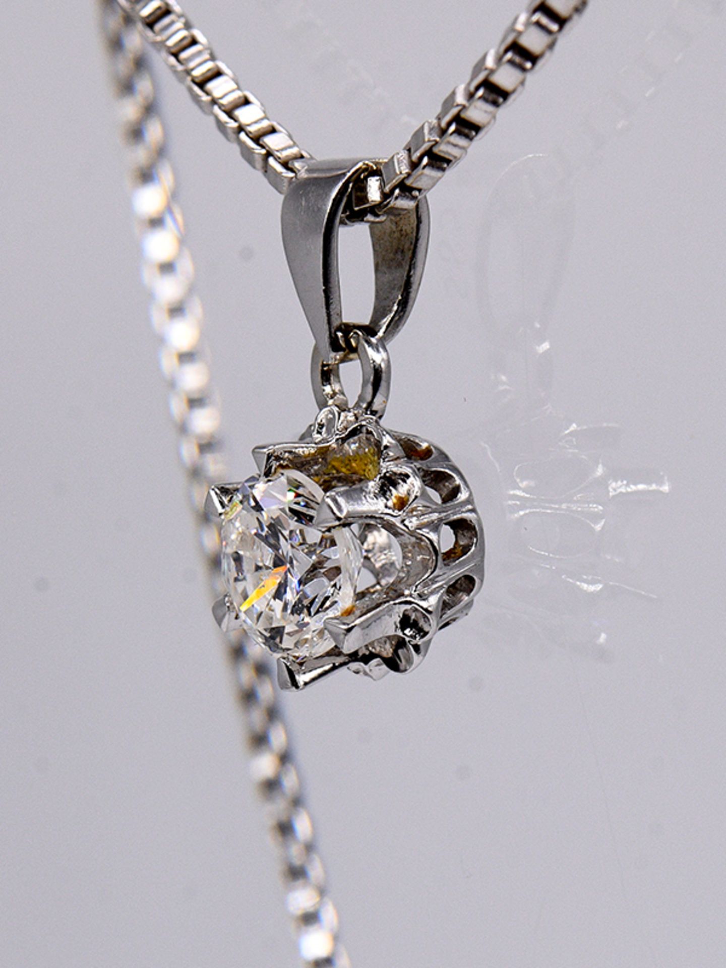 SolitÃ¤r-AnhÃ¤nger mit Brillant von ca. 0,75 ct, 80- er Jahre. br585/- WeiÃŸgold. Gesamtgewicht 6, - Image 3 of 3