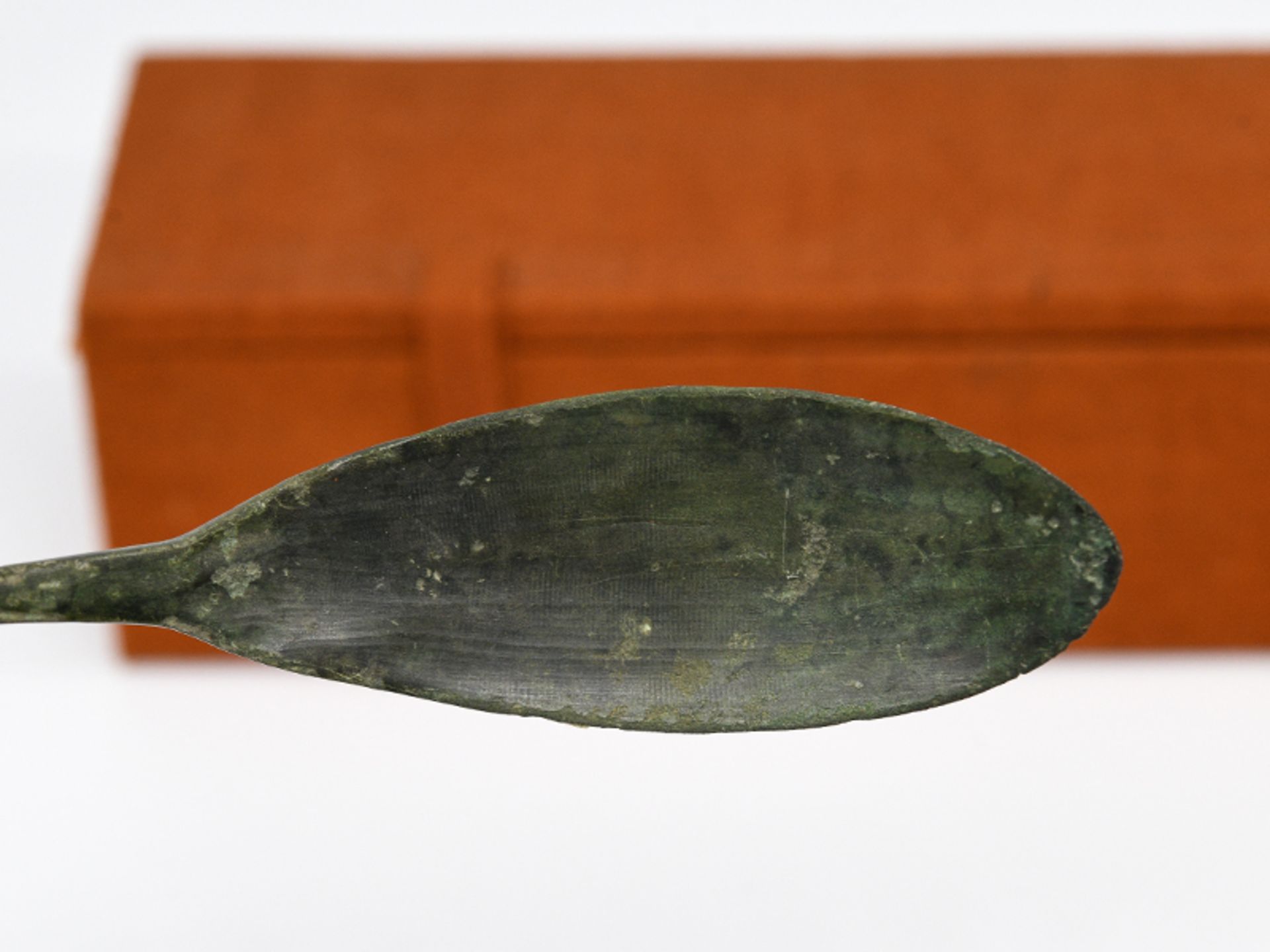 Antiker BronzelÃ¶ffel, Korea, wohl Koryo-Periode/ 13. Jh. brBronze (mit grÃ¼nlicher Alterspatina); - Image 3 of 9