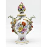 Baluster-Doppelhenkelvase mit Blumen- und FrÃ¼chteranken, Meissen, Ende 19. Jh. brWeiÃŸporzellan mit