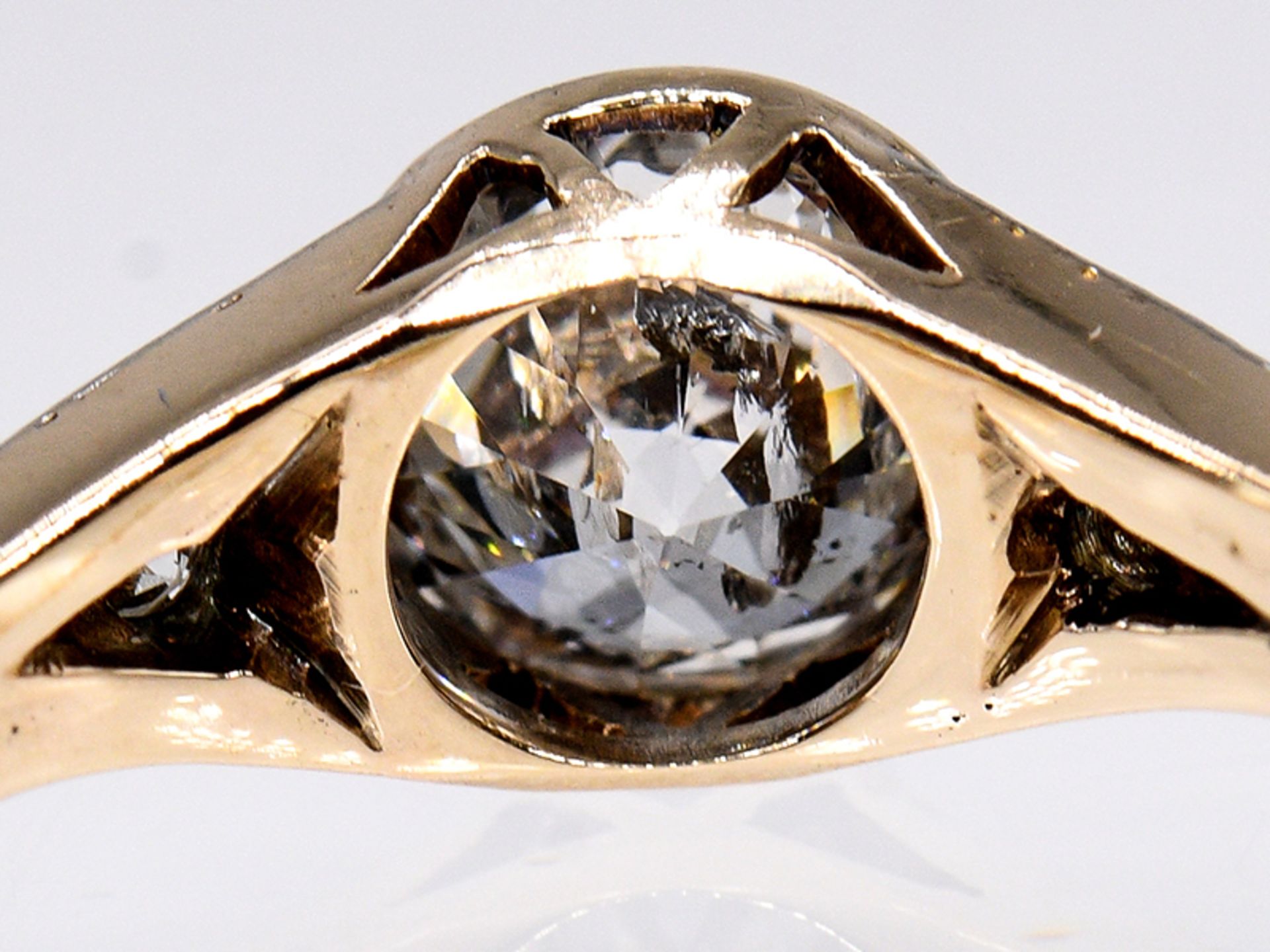 Antiker Ring mit Altschliff-Diamant ca.1 ct., um 1900. br585/- Gelb- und WeiÃŸgold. Gesamtgewicht - Image 5 of 5
