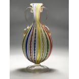 Doppelhenkel-Ziervase mit Zanfirico-Einschmelzungen, wohl Salviati/Toso, Murano, 20. Jh. brFarbloses