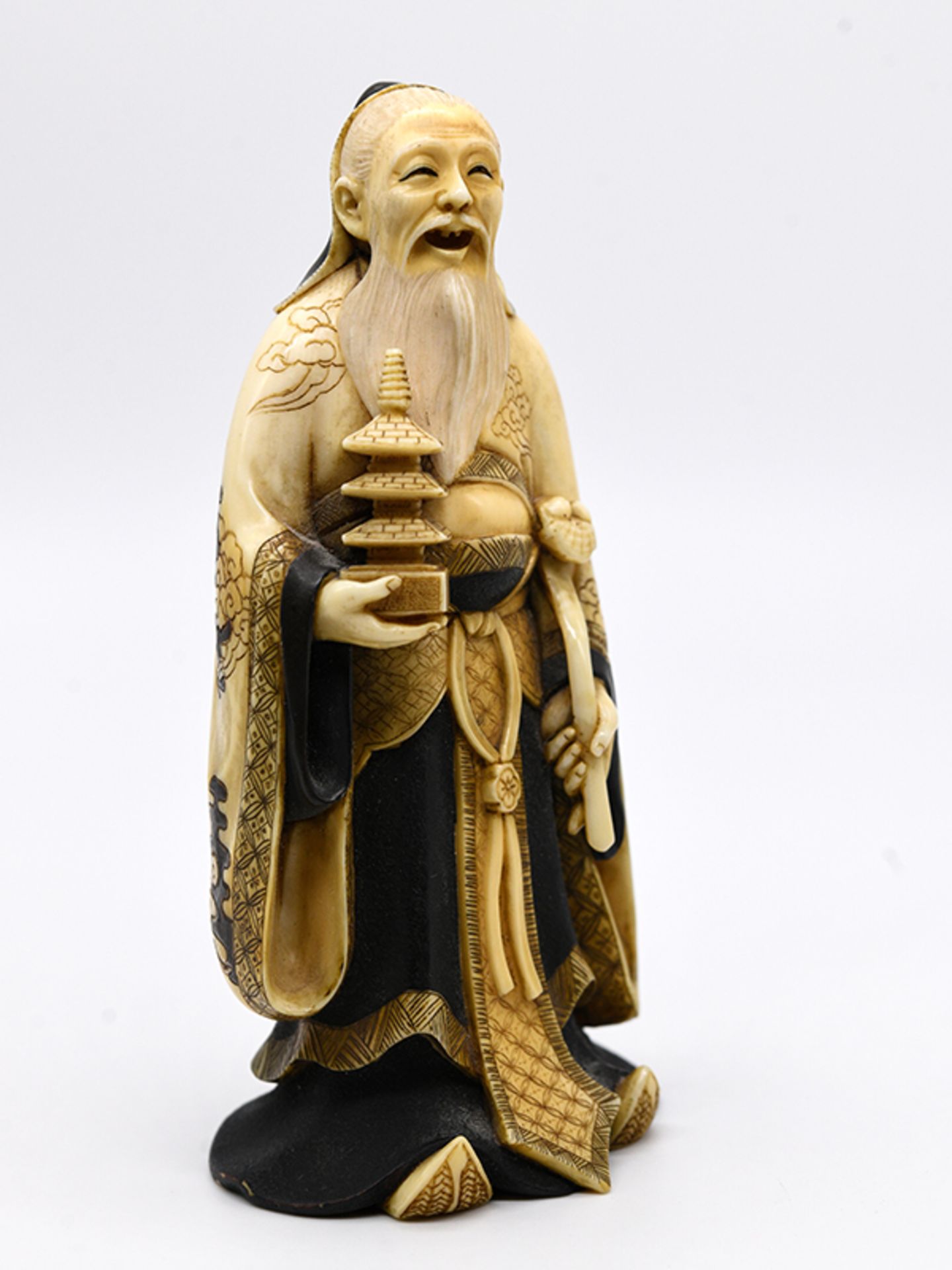 Okimono eines bÃ¤rtigen alten Mannes mit Ruyi-Zepter und Pagode, Japan, Meiji-Zeit (um 1890). - Image 2 of 8
