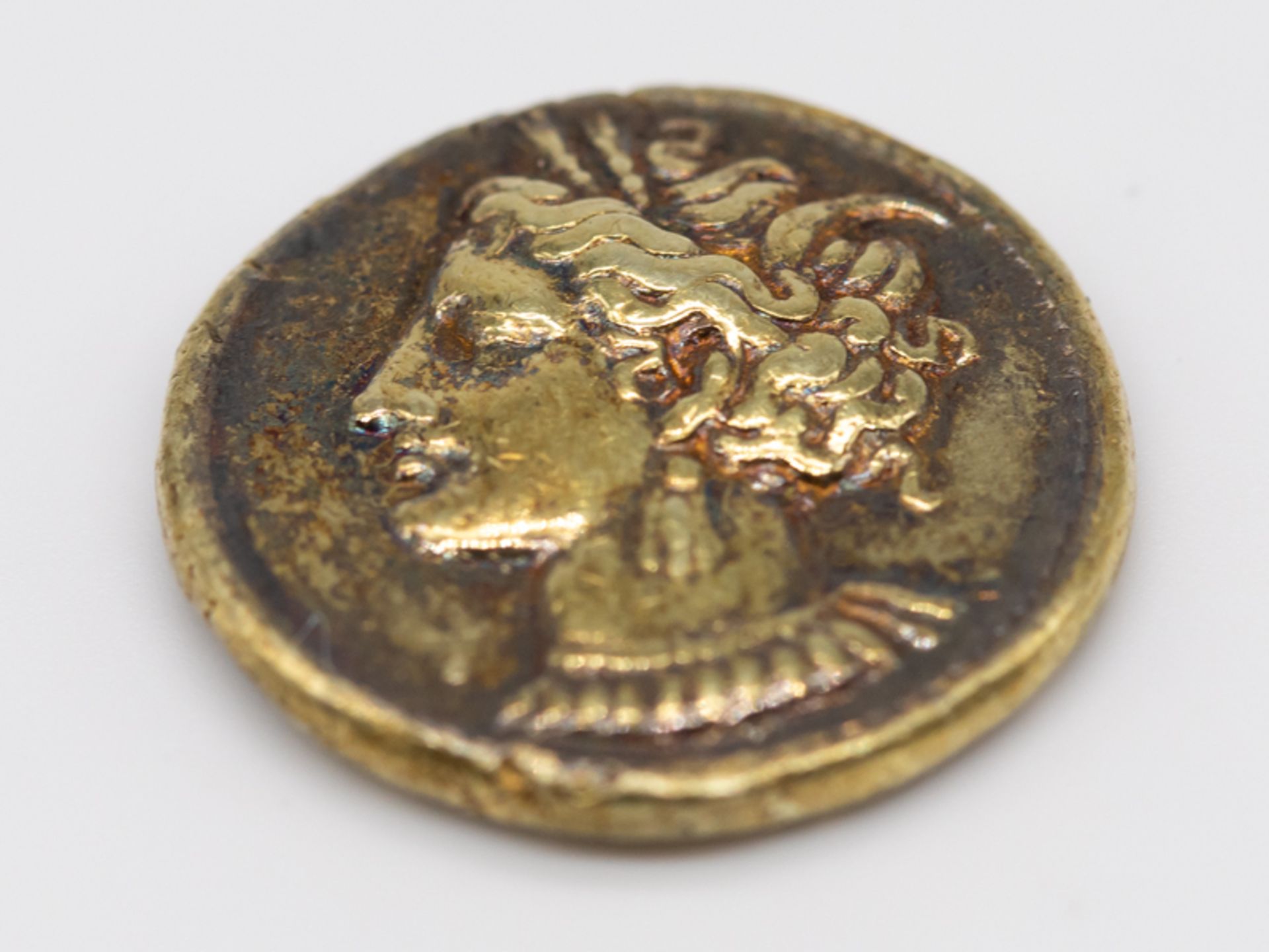 Antike rÃ¶mische GoldmÃ¼nze. brGewicht ca. 7,5 g (Goldgehalt ungeprÃ¼ft); auf einer Seite weibliches
