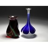 2 verschiedene kleine Jugendstil-Vasen, wohl BÃ¶hmen, Anfang 20. Jh. brFarbloses Glas, einmal rot