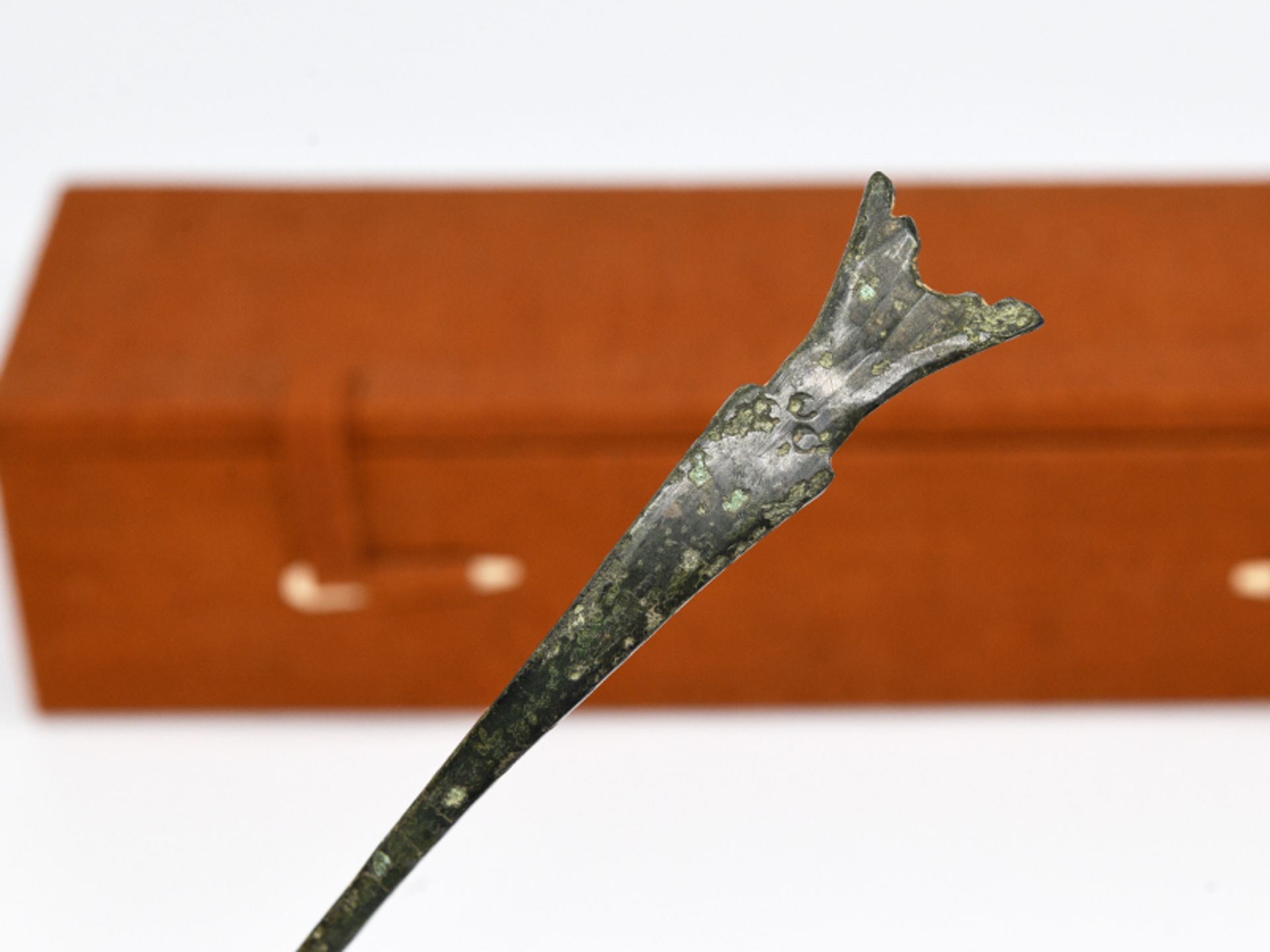 Antiker BronzelÃ¶ffel, Korea, wohl Koryo-Periode/ 13. Jh. brBronze (mit grÃ¼nlicher Alterspatina); - Image 2 of 9