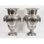 Paar viktorianische Prunk-Vasen/-WeinkÃ¼hler im Neorokokostil, wohl England, 2. HÃ¤lfte 19. Jh.