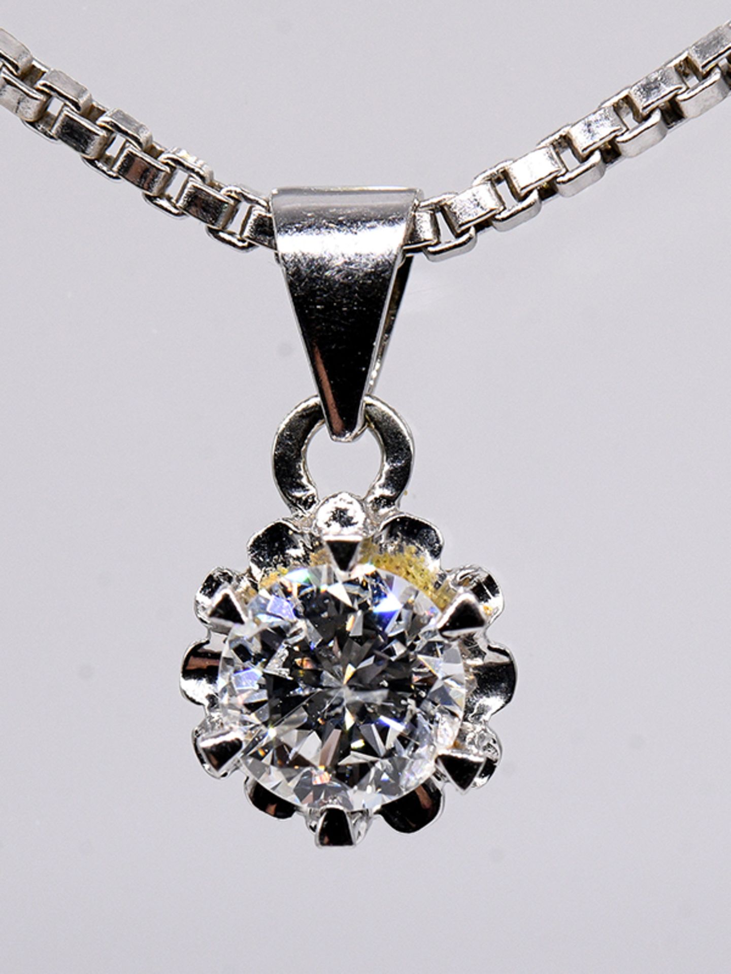 SolitÃ¤r-AnhÃ¤nger mit Brillant von ca. 0,75 ct, 80- er Jahre. br585/- WeiÃŸgold. Gesamtgewicht 6,