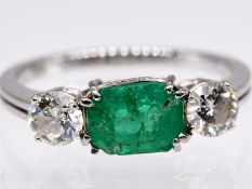 Ring mit Smaragd ca. 1 ct und 2 Brillanten, zus. ca. 0,5 ct, 80- er Jahre. br750/- WeiÃŸgold.