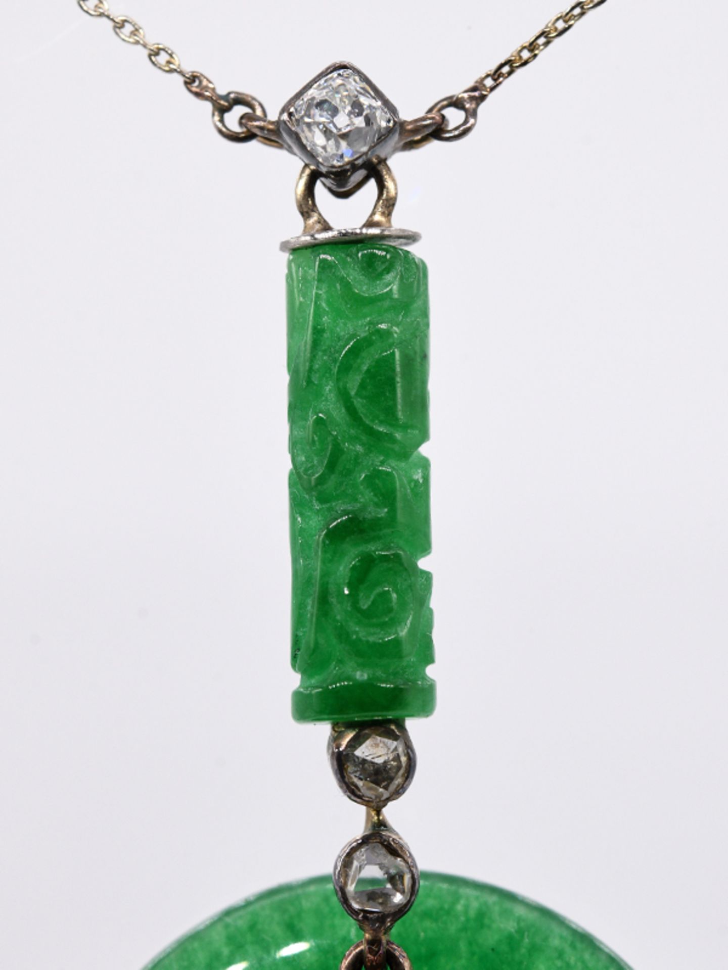 AnhÃ¤nger mit Jade, Koralle und Diamant, zus. ca. 0,3 ct, aus verschiedene Epochen. brSilber. - Image 3 of 5