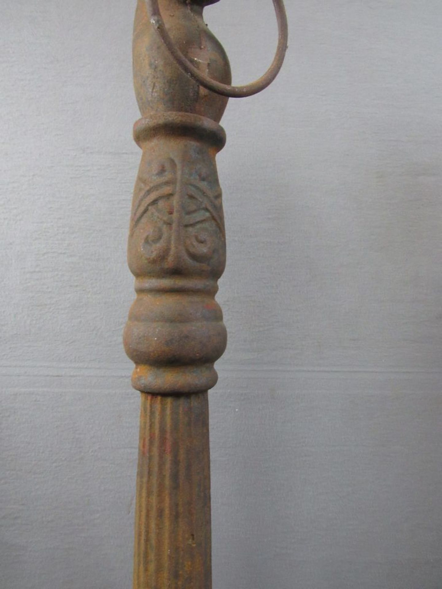 Zwei Gußeiserne Säulen oberhalb mit Pferdekopf Höhe:ca.133cm - Image 5 of 7