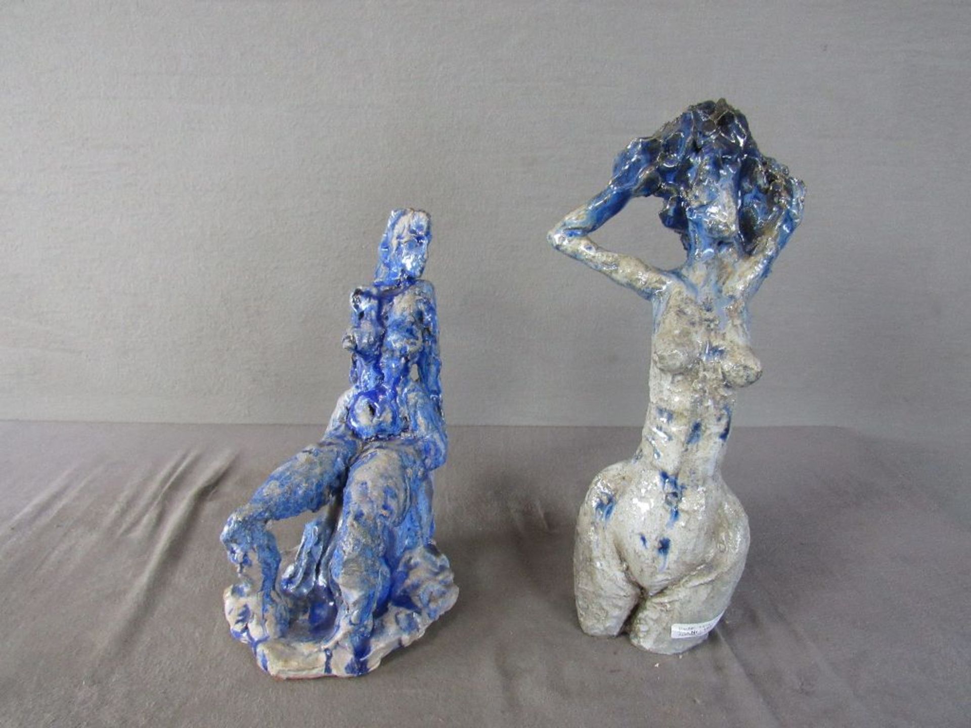 Zwei abstrakte Keramiken unterseitig bezeichnet 40cm und 31cm Höhe