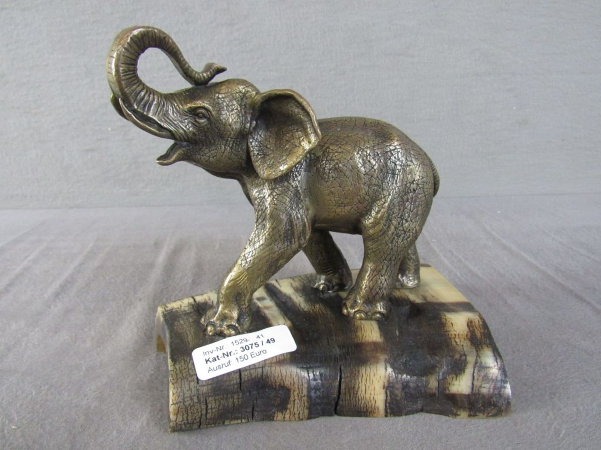 Antike Bronzeskulptur um 1900 Elefant auf Horn 18,5x12,8x18,5cm