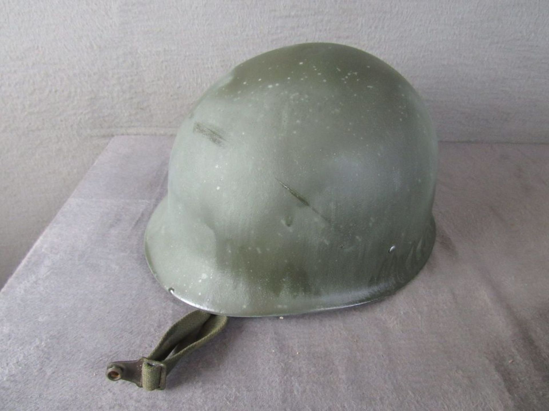 Konvolut Bundeswehr Ausrüstung 5 Teile Feldparka Stahlhelm und diverse Taschen - Image 4 of 6