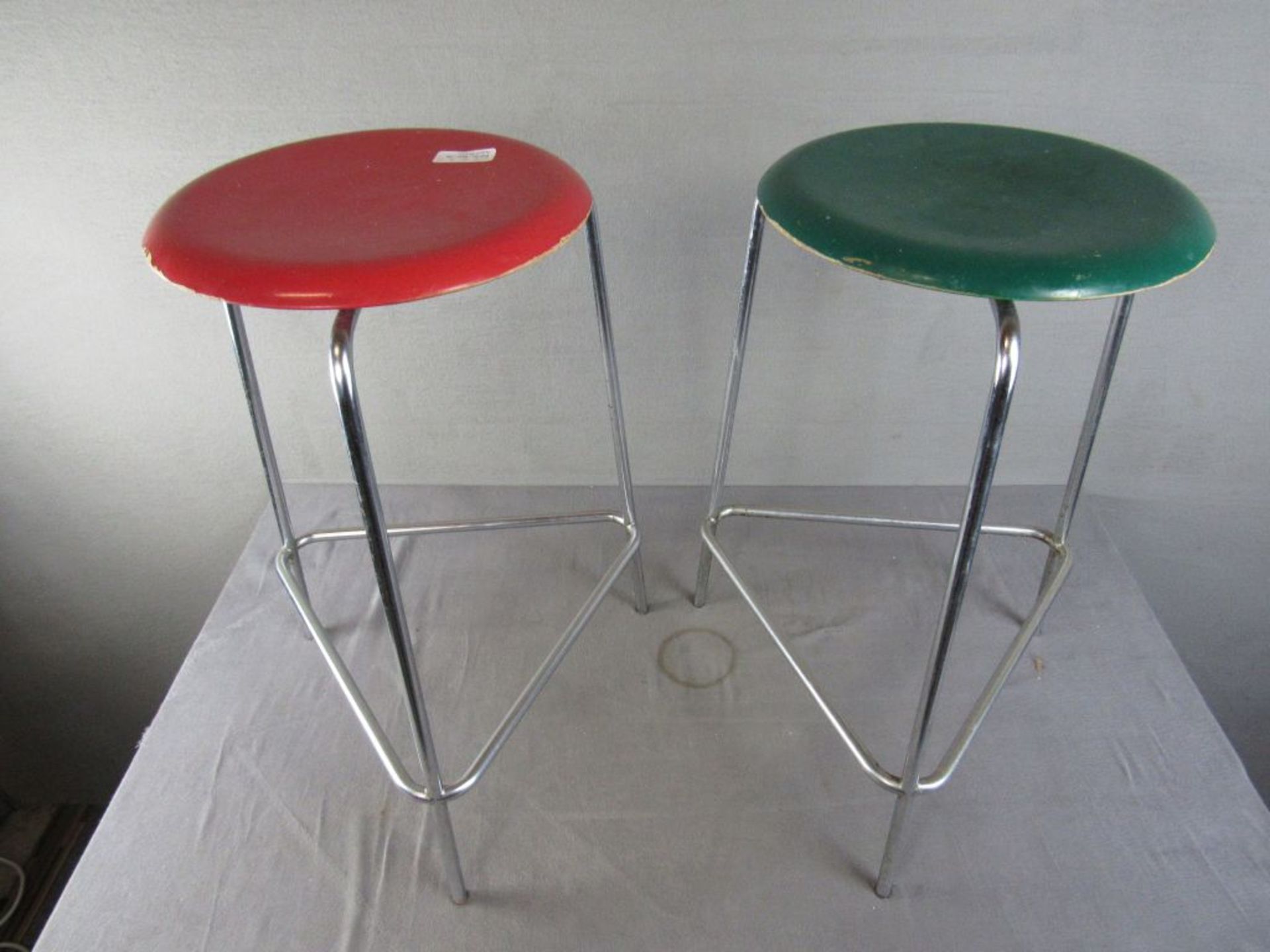 Vintage 60er Jahre zwei Hocker Stühle Made in Denmark Design by Arne Jacobsen 1x mit Furnierschade - Image 2 of 6