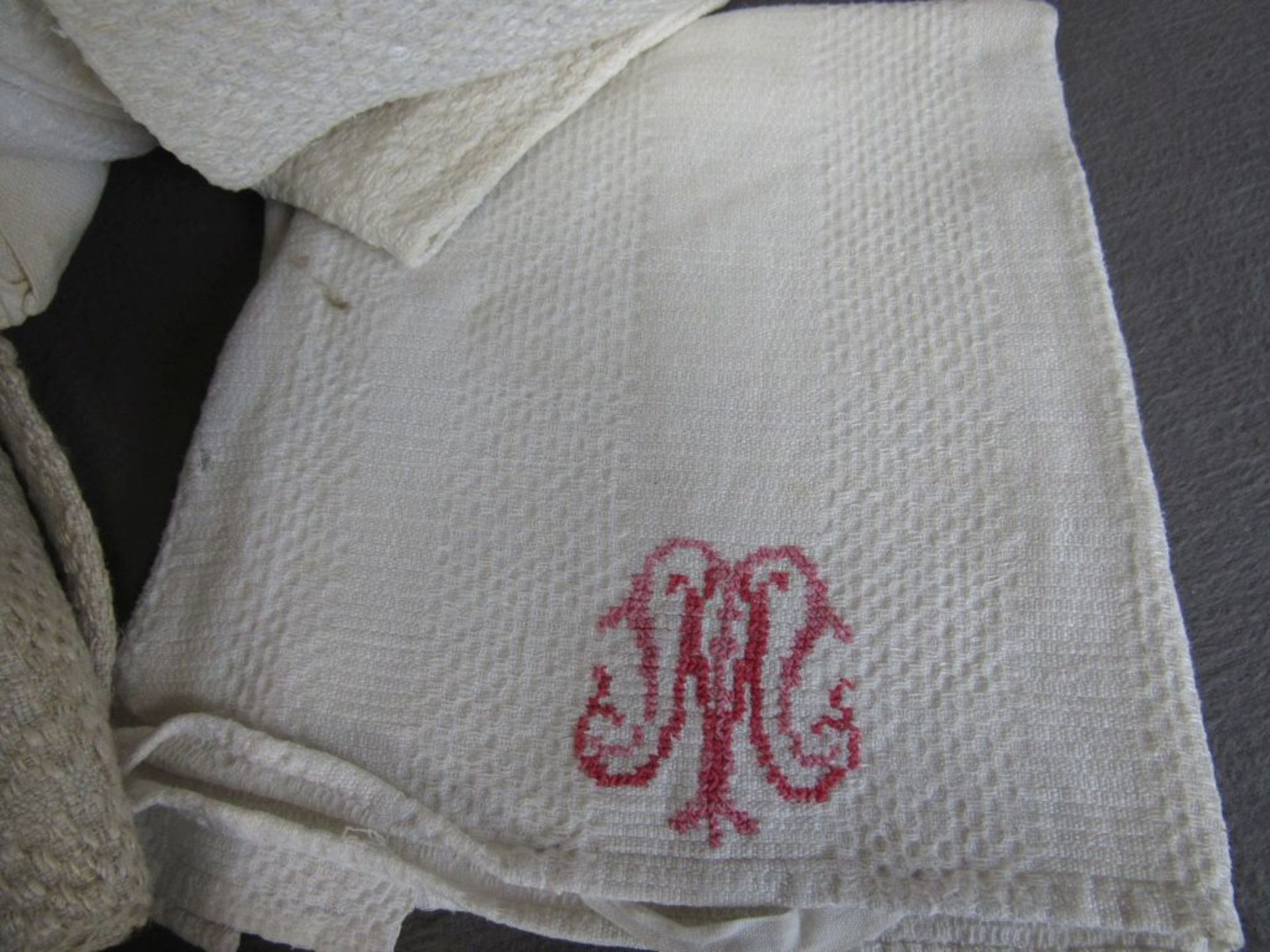 Großes Konvolut Leinen überwiegend antik Handtücher anbei ungereinigter unsortierterDachbo - Image 4 of 4