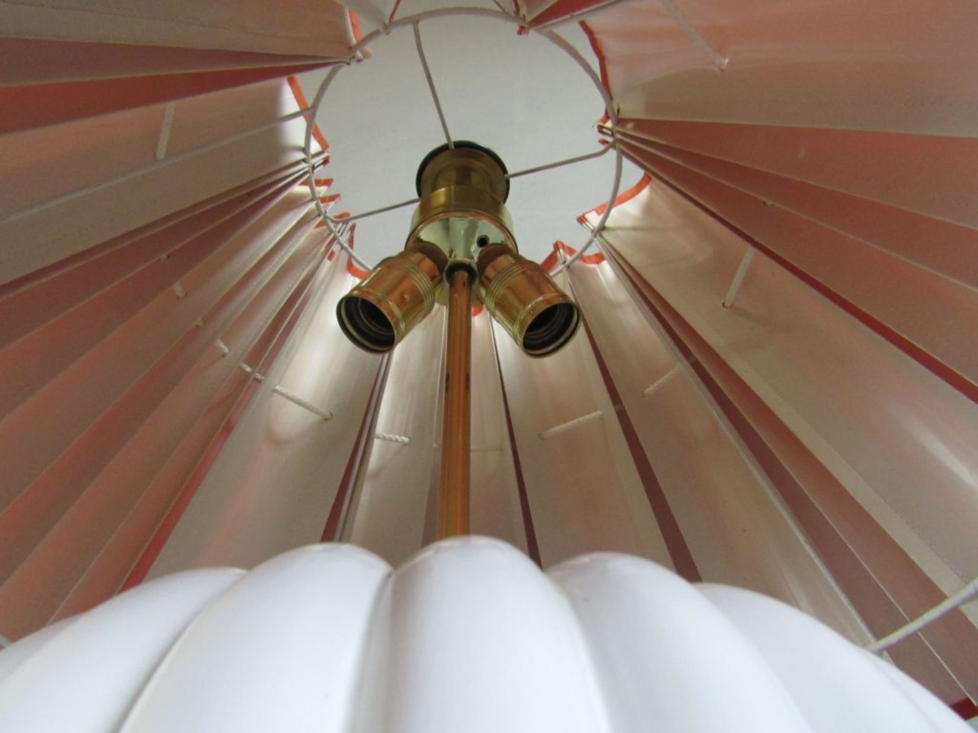 Große Tischlampe Porzellan roter Schirm 60er jahre 74cm hoch - Image 6 of 6