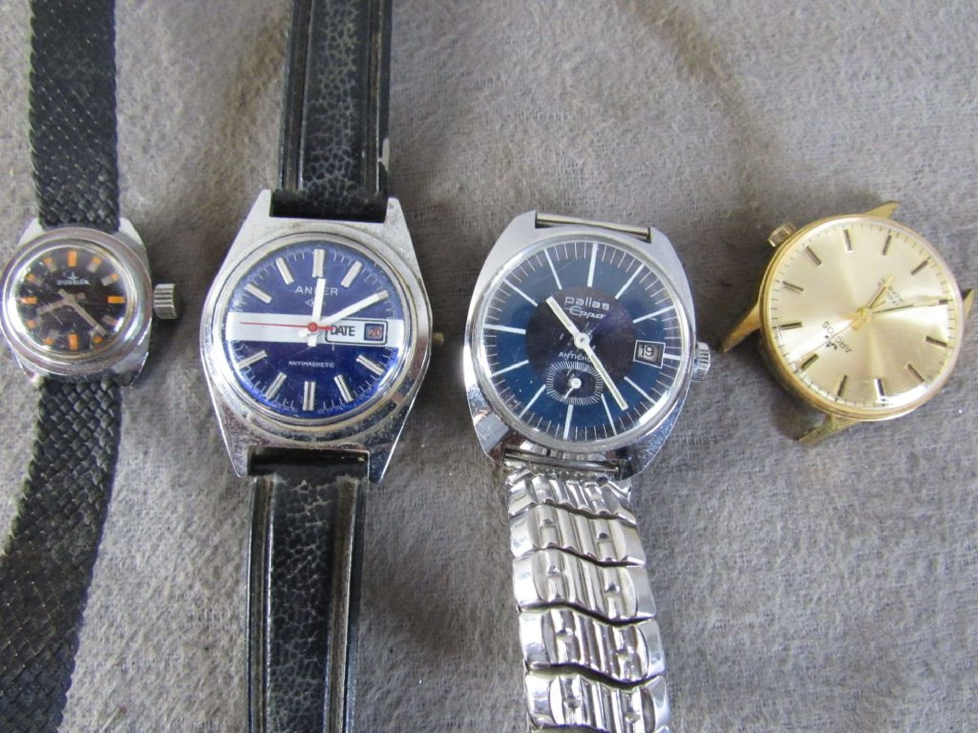 Konvolut von vier Vintage Armbanduhren unsortiert und ungeprüft 60er Jahre - Bild 5 aus 5