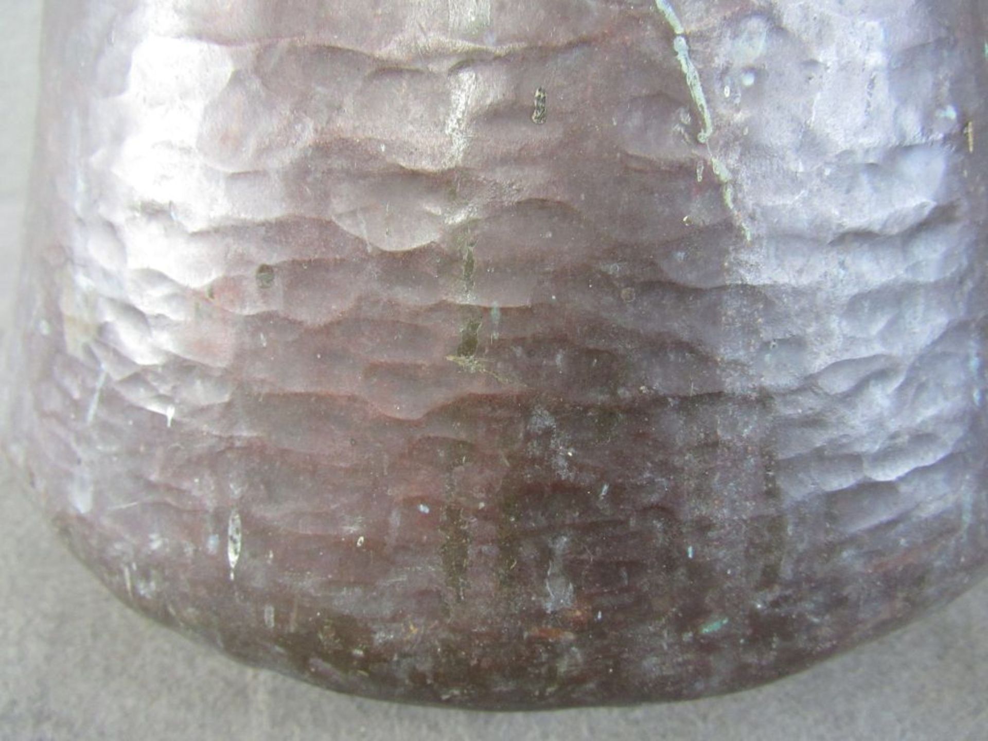 Große schwere Kupfervase aus Worpsweder Künstlernachlaß handgetrieben 34cm hoch - Image 3 of 5