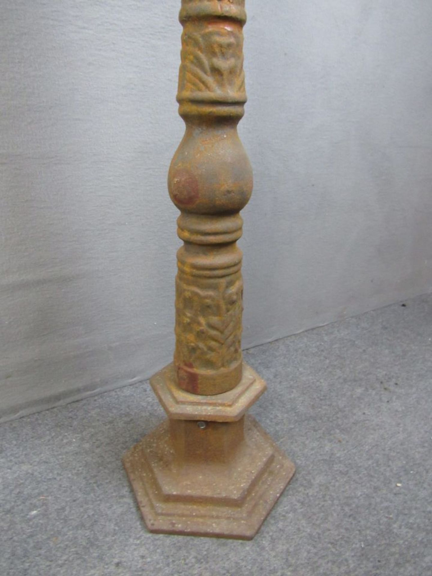 Zwei Gußeiserne Säulen oberhalb mit Pferdekopf Höhe:ca.133cm - Image 3 of 7