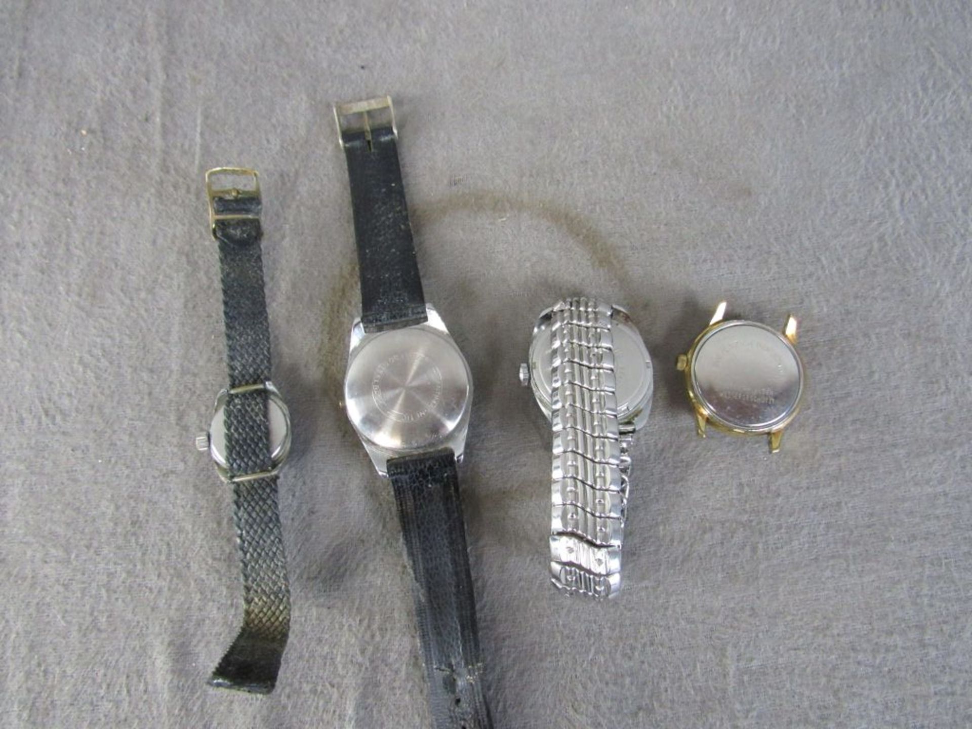Konvolut von vier Vintage Armbanduhren unsortiert und ungeprüft 60er Jahre - Bild 4 aus 5