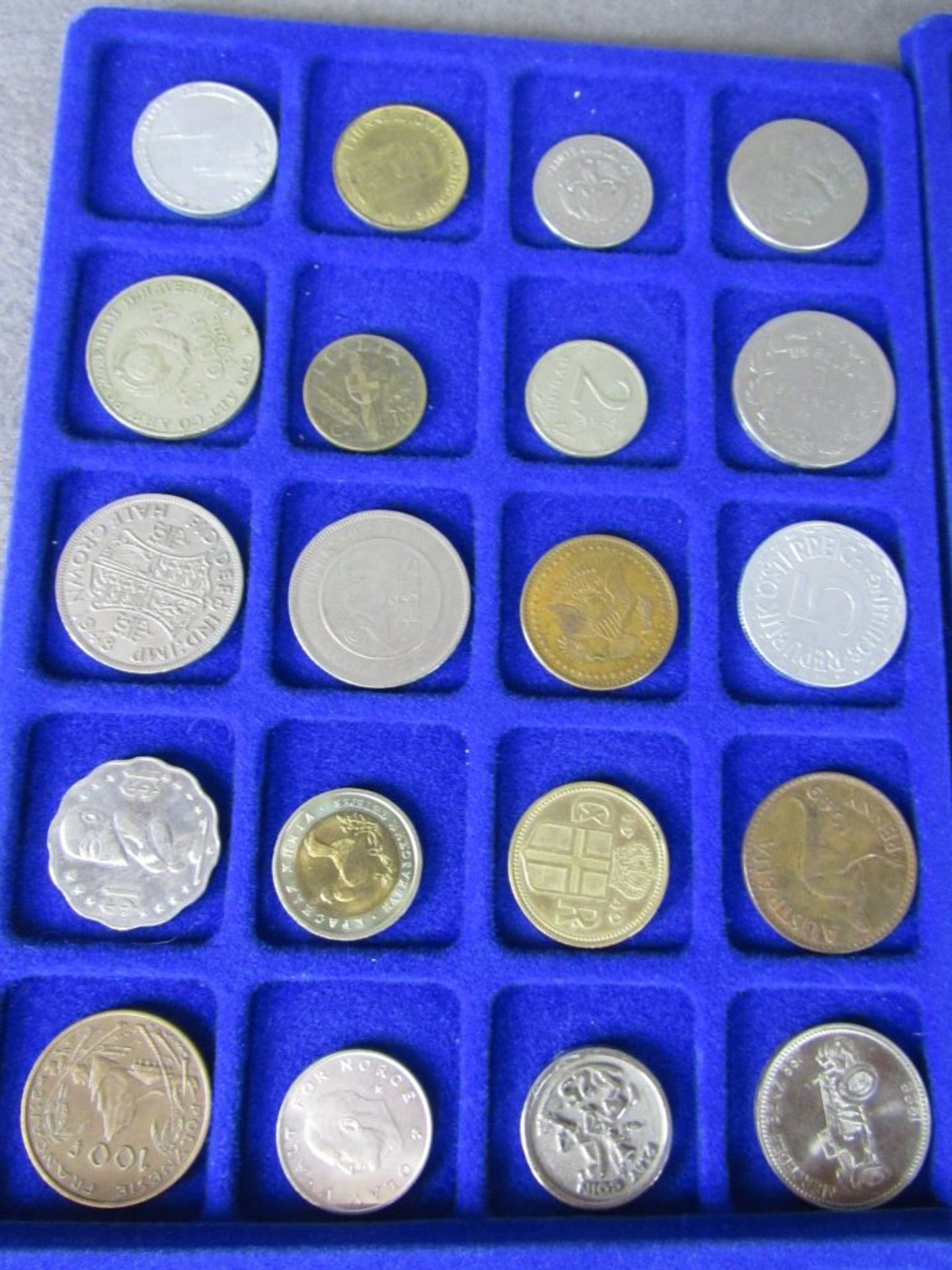 Schatulle mit Münzen und Medaillen alle Welt - Bild 5 aus 6