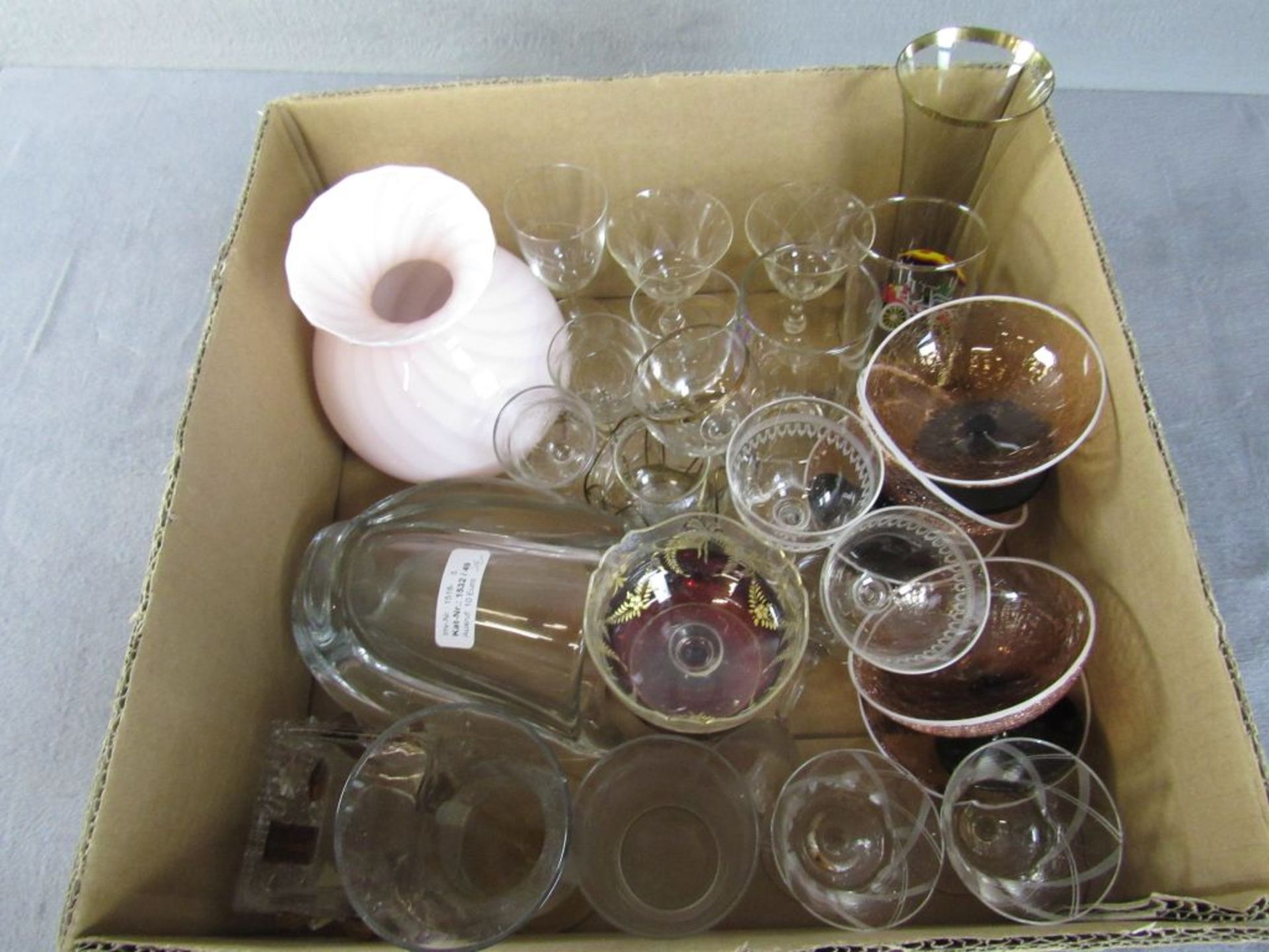 Interessantes Lot teilweise antikes Glas im Konvolut