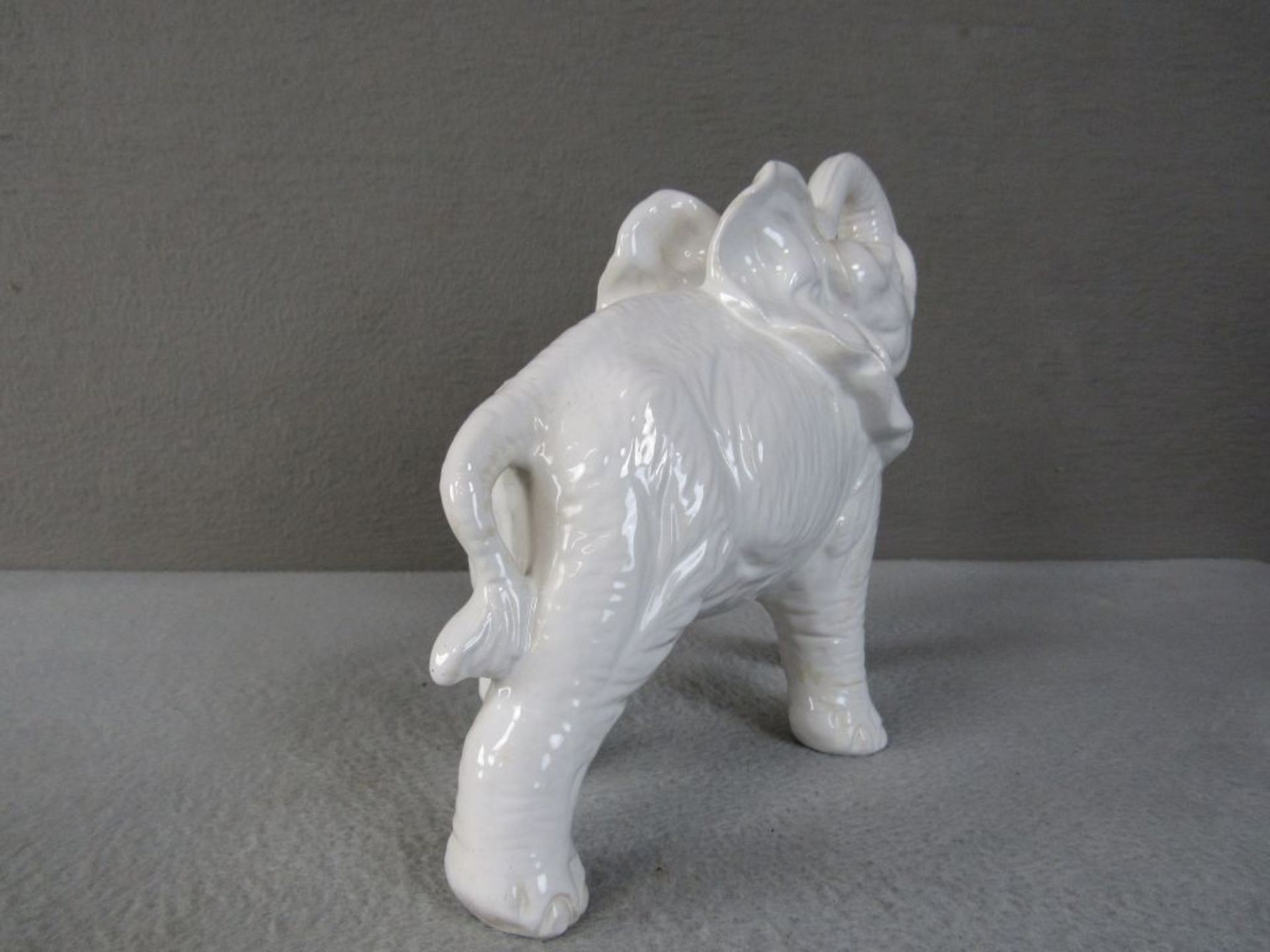 Porzellanfigur stürmender Elefant ca.37cm lang - Image 4 of 5