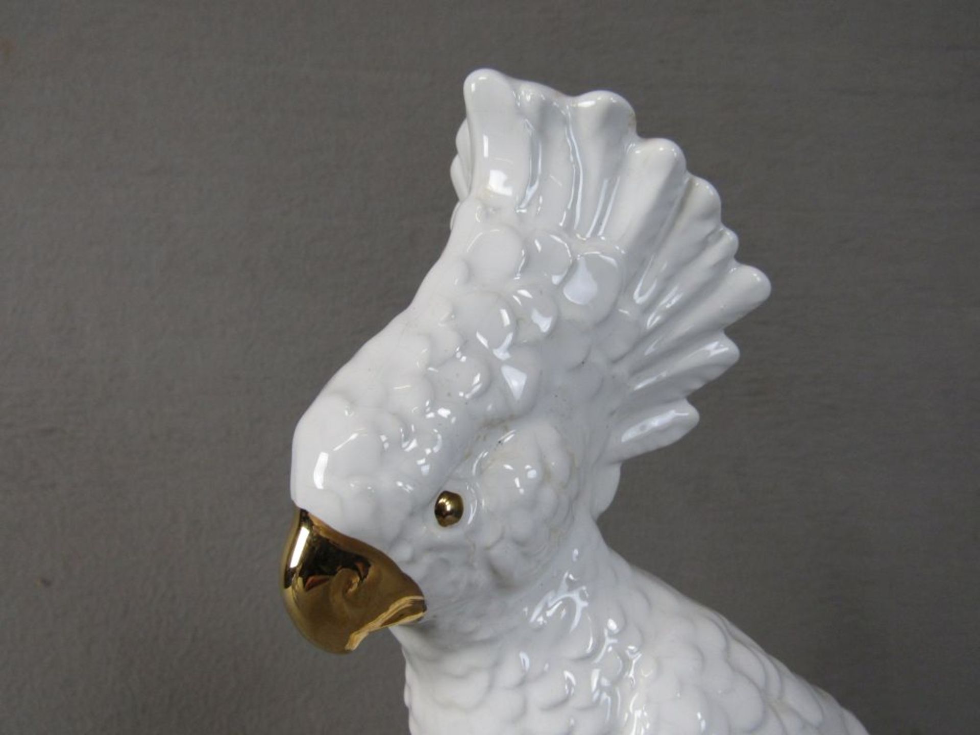 Porzellanfigur Kakadu auf Ast 37,5cm hoch - Bild 2 aus 6