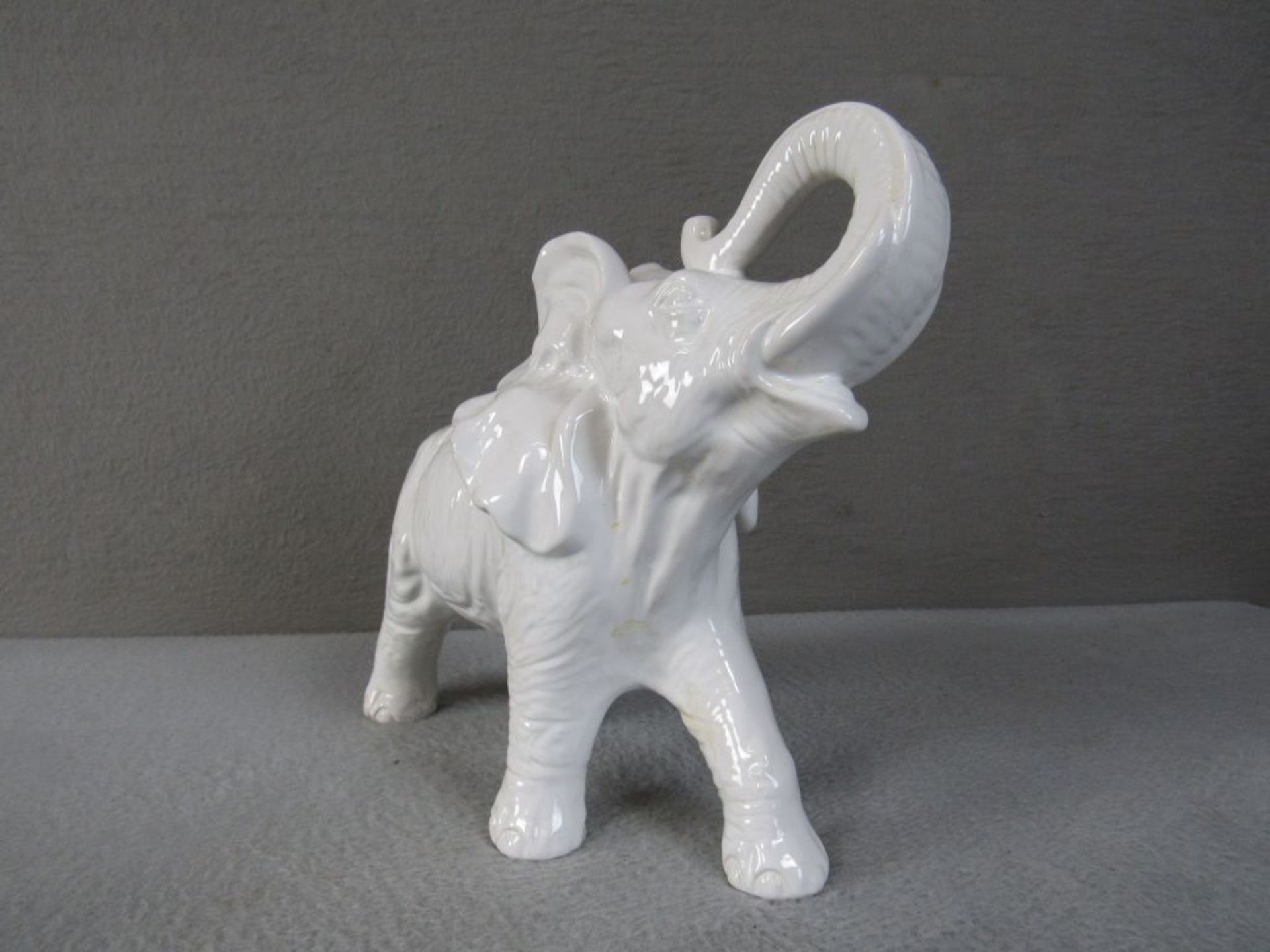 Porzellanfigur stürmender Elefant ca.37cm lang - Image 3 of 5