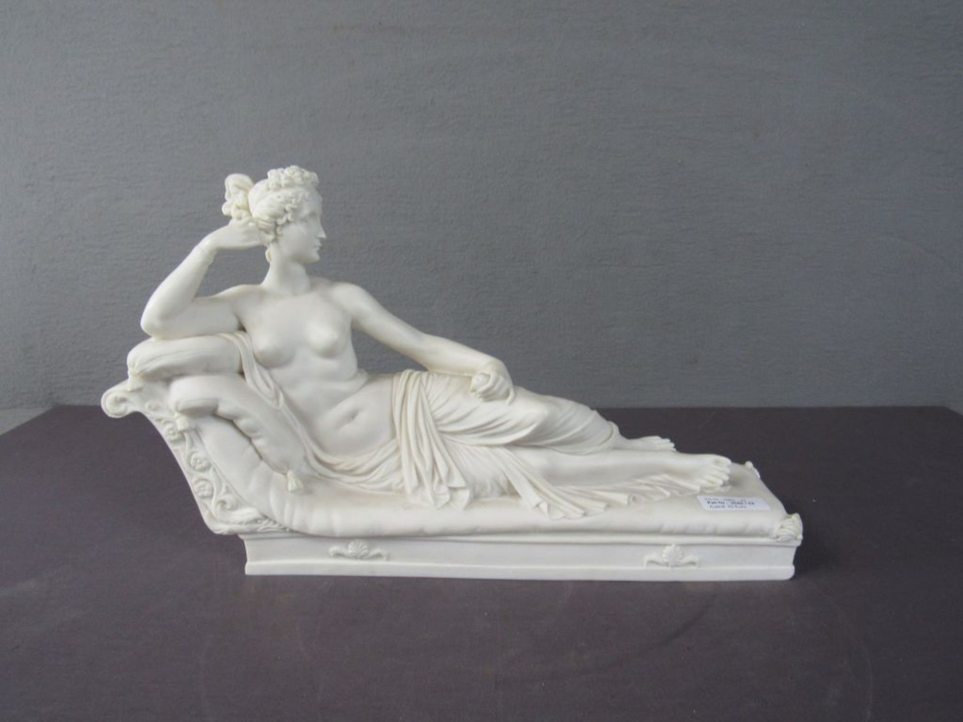 Skulptur wohl Alabaster liegende Dame