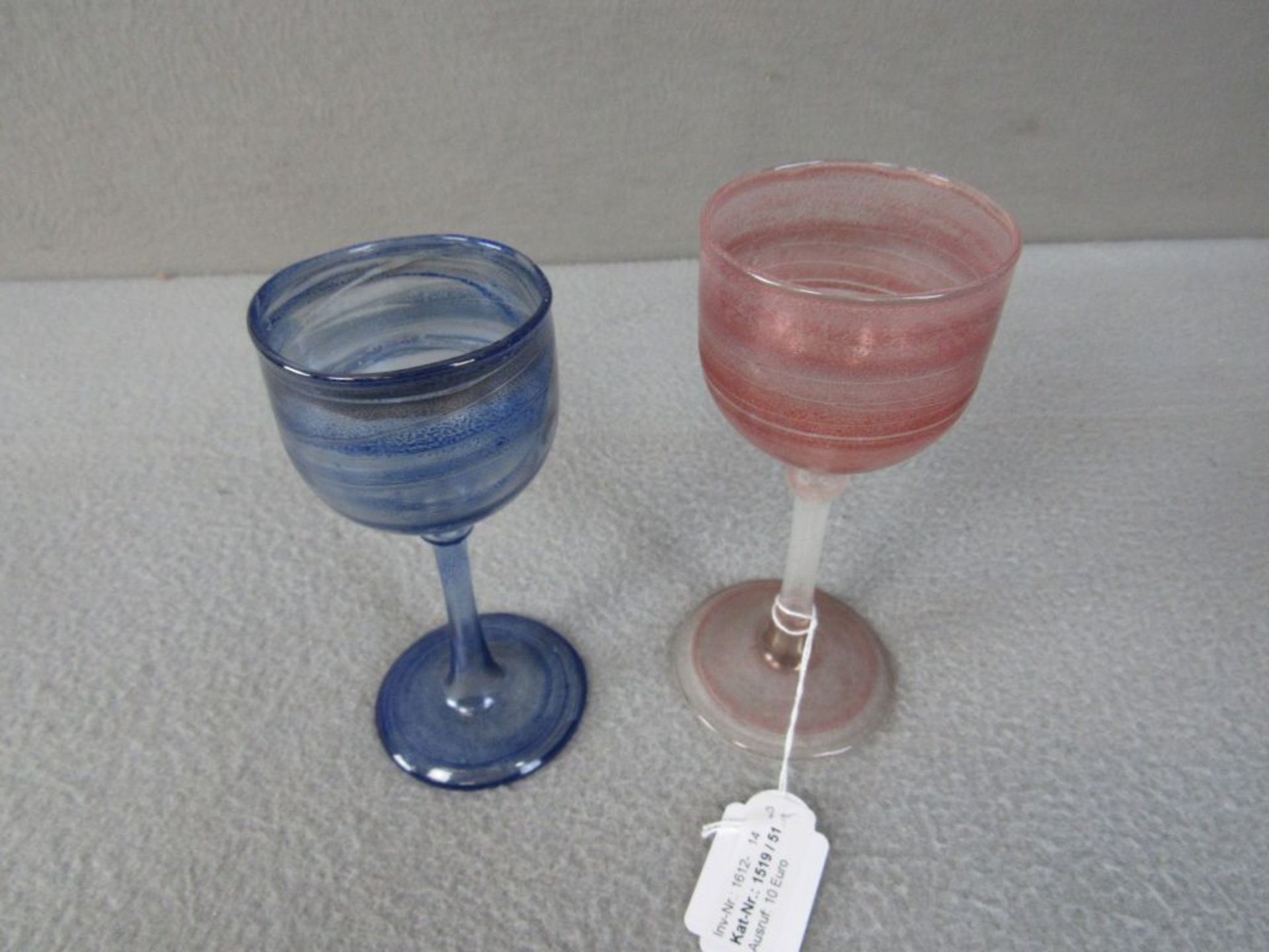 Zwei Designgläser rosé und blau - Bild 2 aus 5