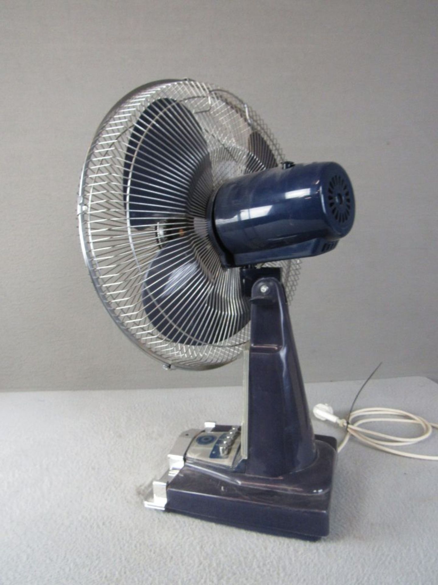 Kultiger Tischventilator in Form eins - Image 7 of 7