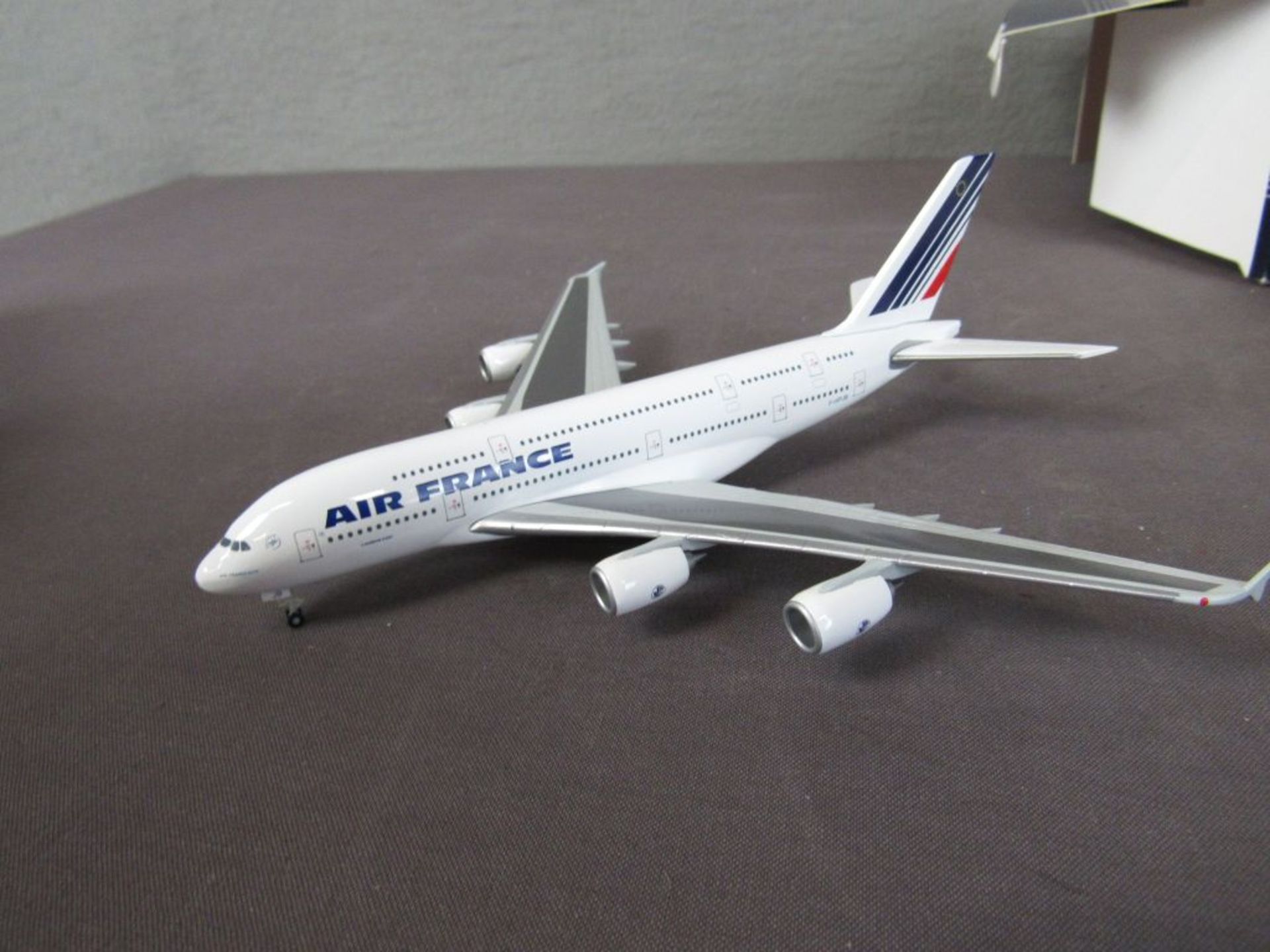 Drei Modellflugzeuge Maßstab 1:400 - Image 2 of 4