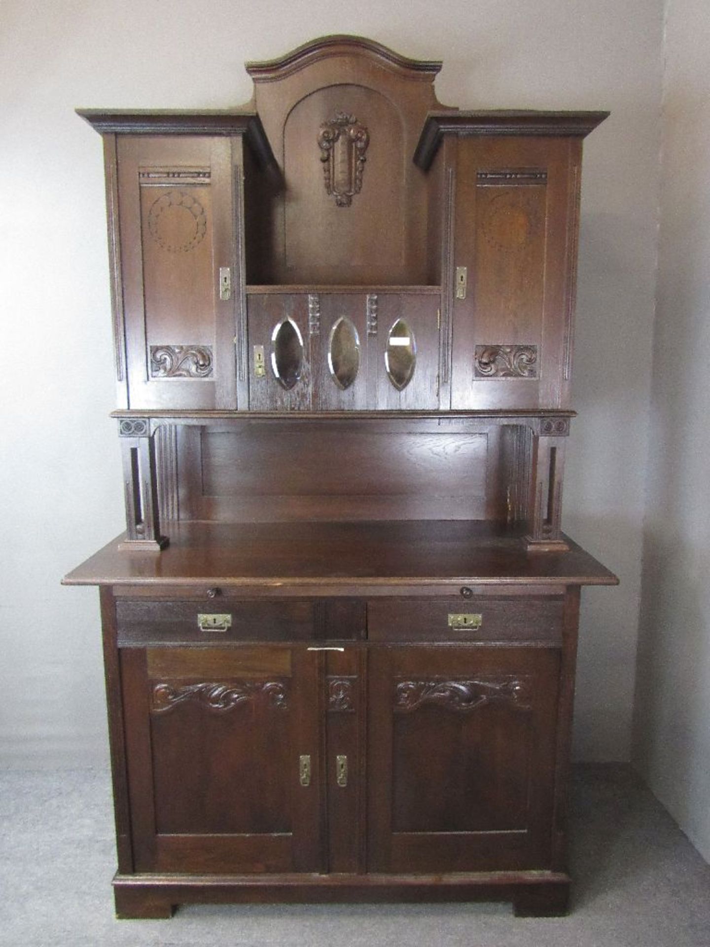 Schöner Jugendstil Aufsatzschrank mit