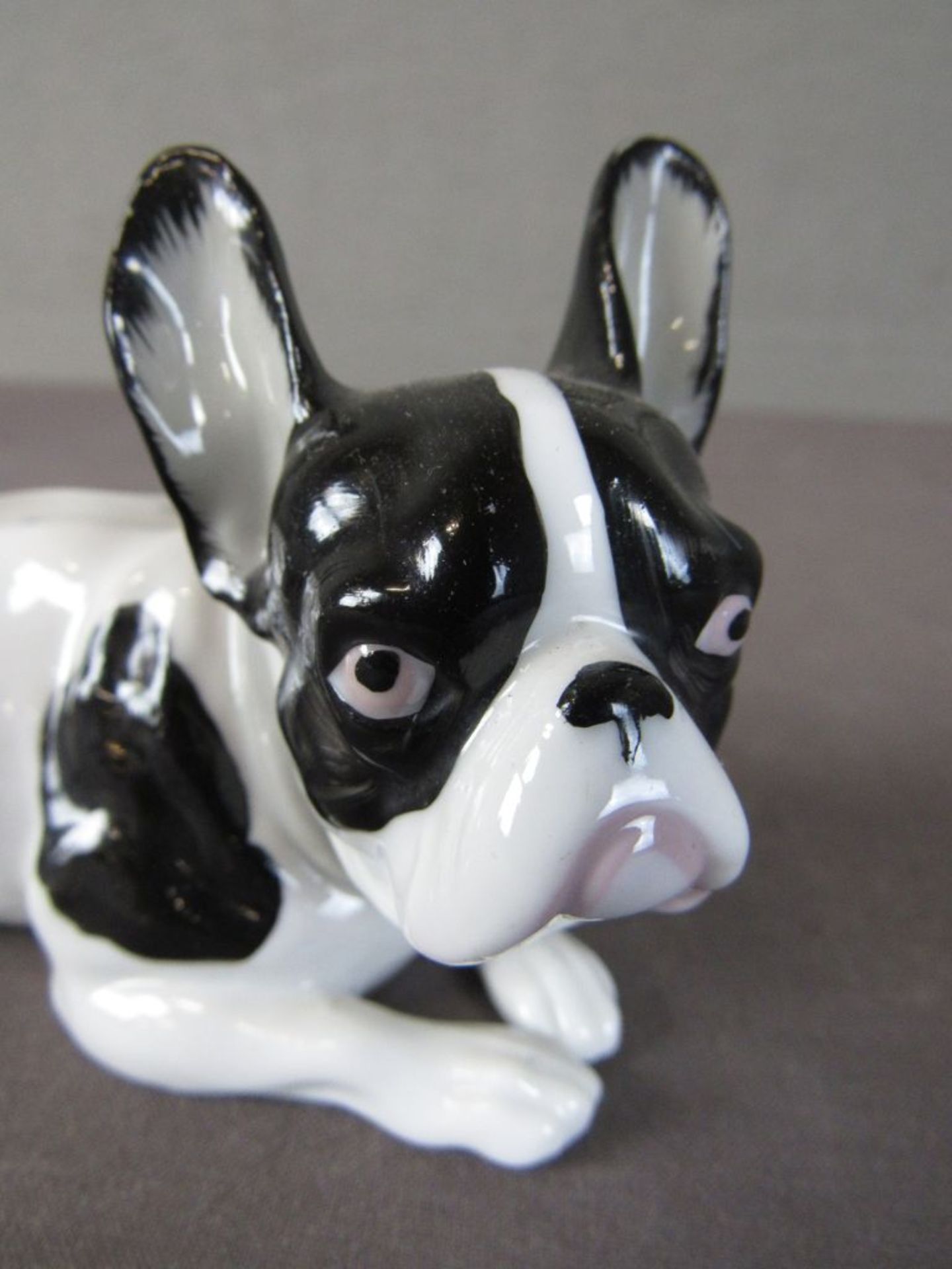 Hundeskulptur Porzellan Mops 15,5cm - Bild 2 aus 6