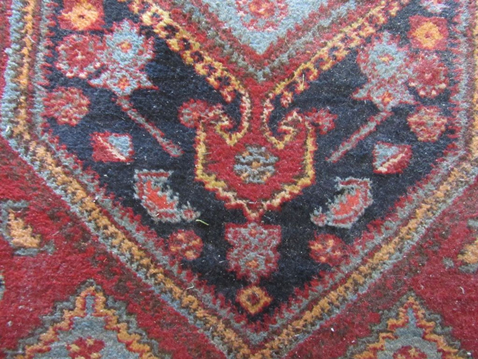 Orientteppich rotgrundig handgeknüpft - Bild 4 aus 6