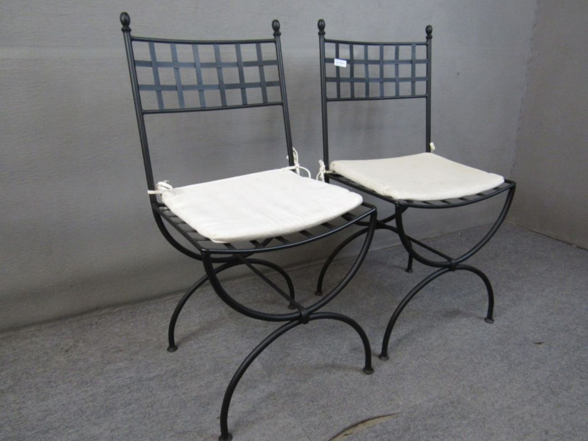 Zwei schwere Metall Gartenstühle - Image 4 of 6