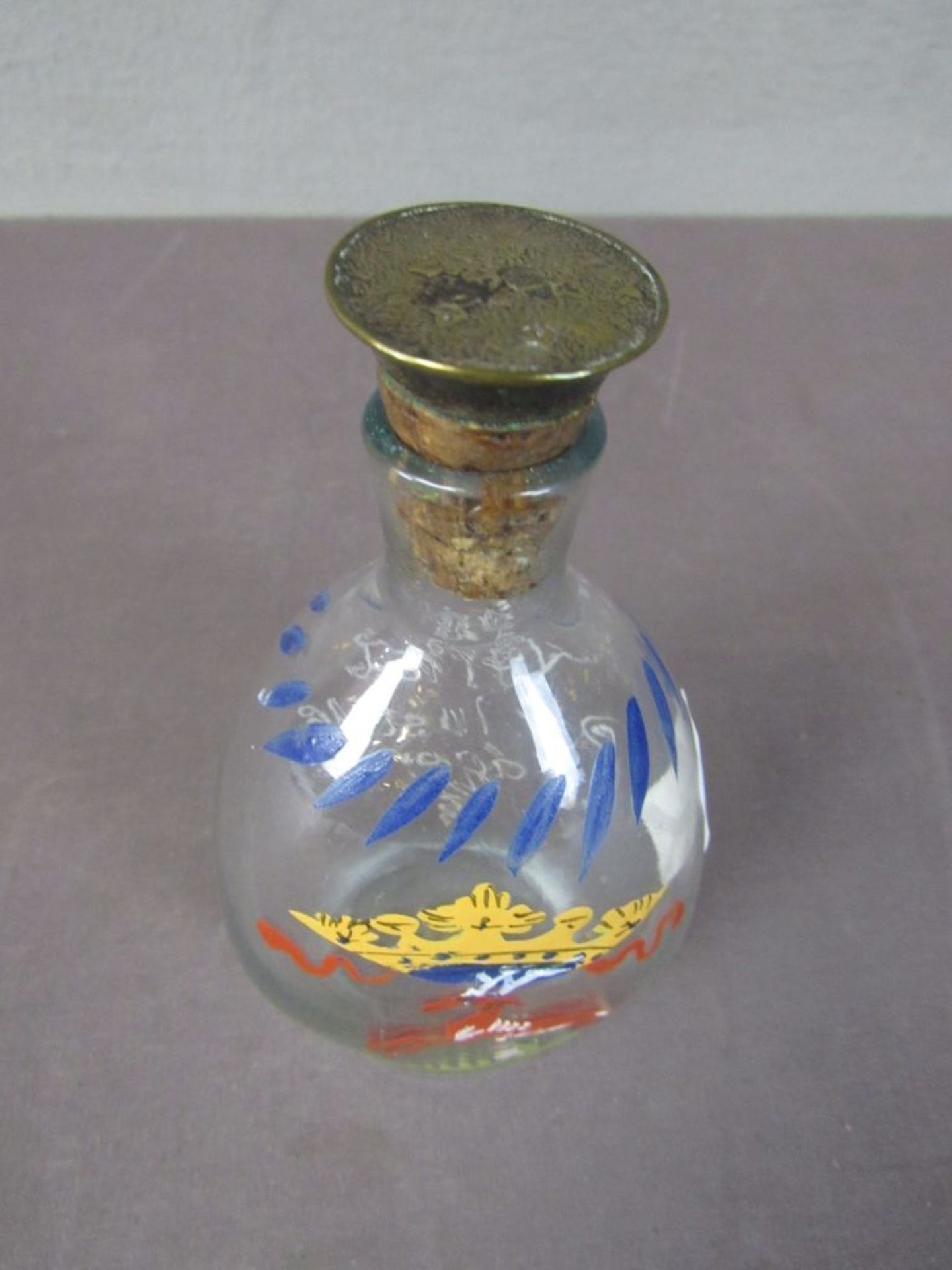 Antike Glasflasche mit schönem - Image 2 of 3