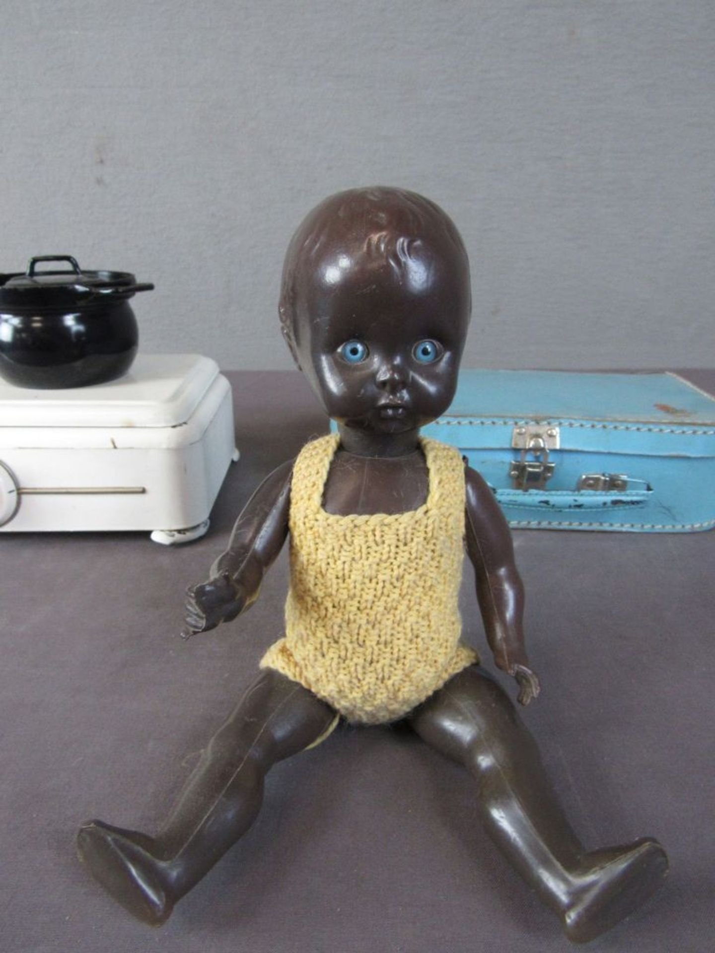 Puppenherd mit Topf und Puppe - Bild 2 aus 4