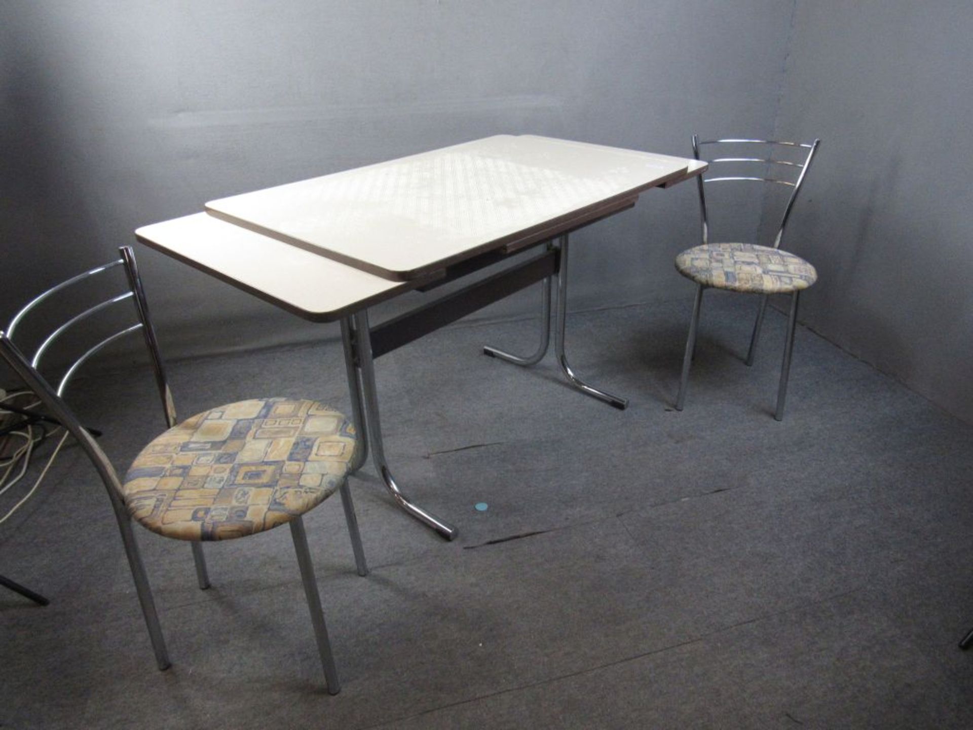 Tisch und zwei Stühle Chrombase 70er