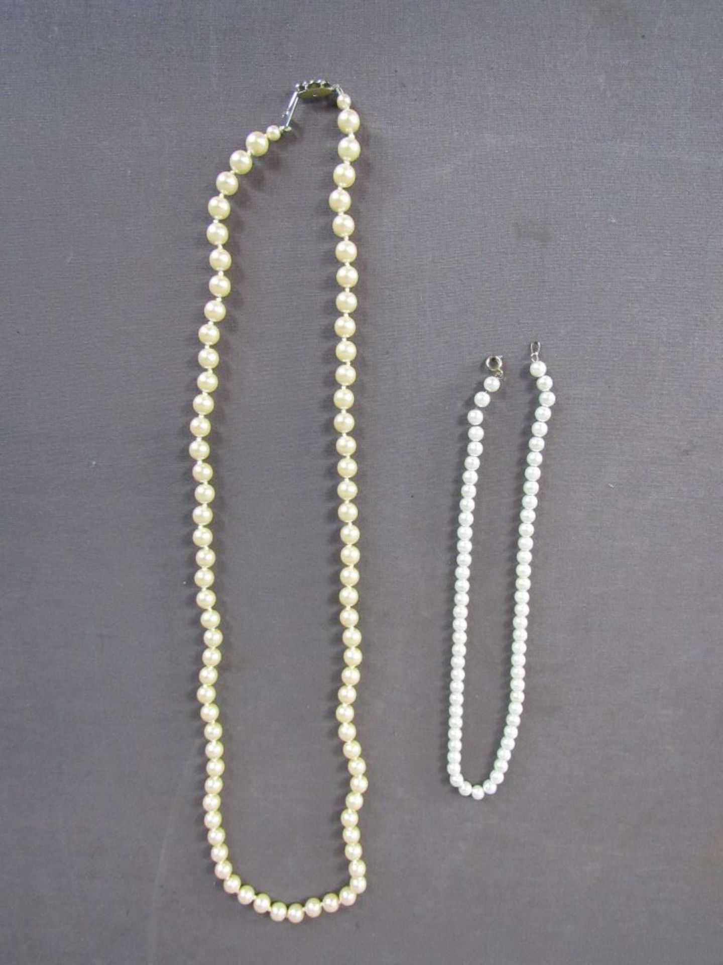 Zwei Perlenketten