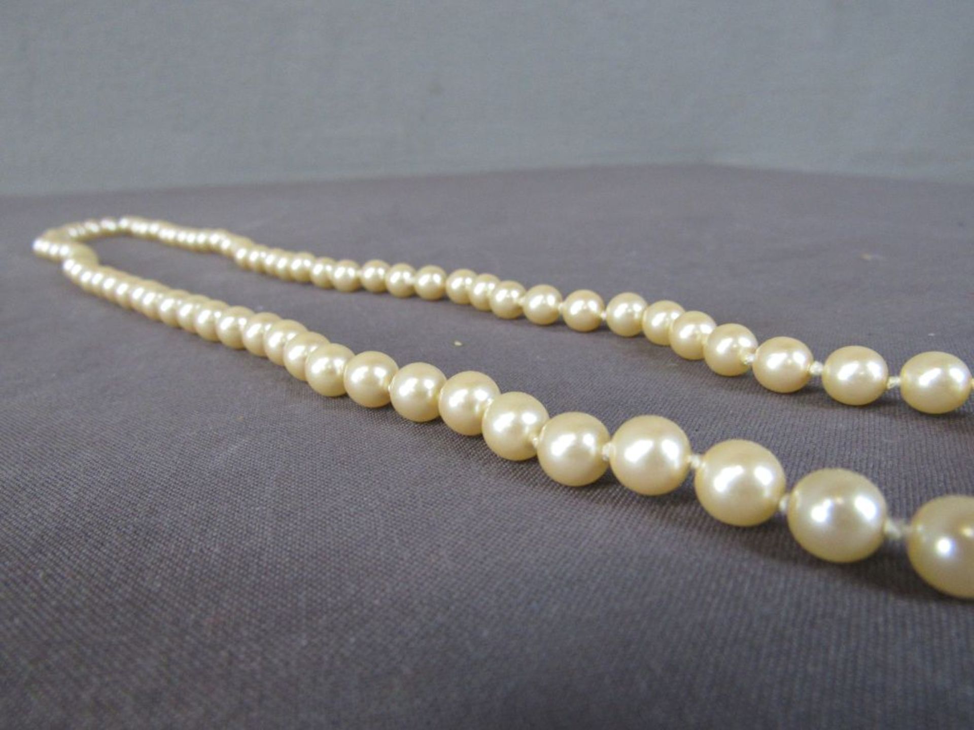 Zwei Perlenketten - Image 5 of 6