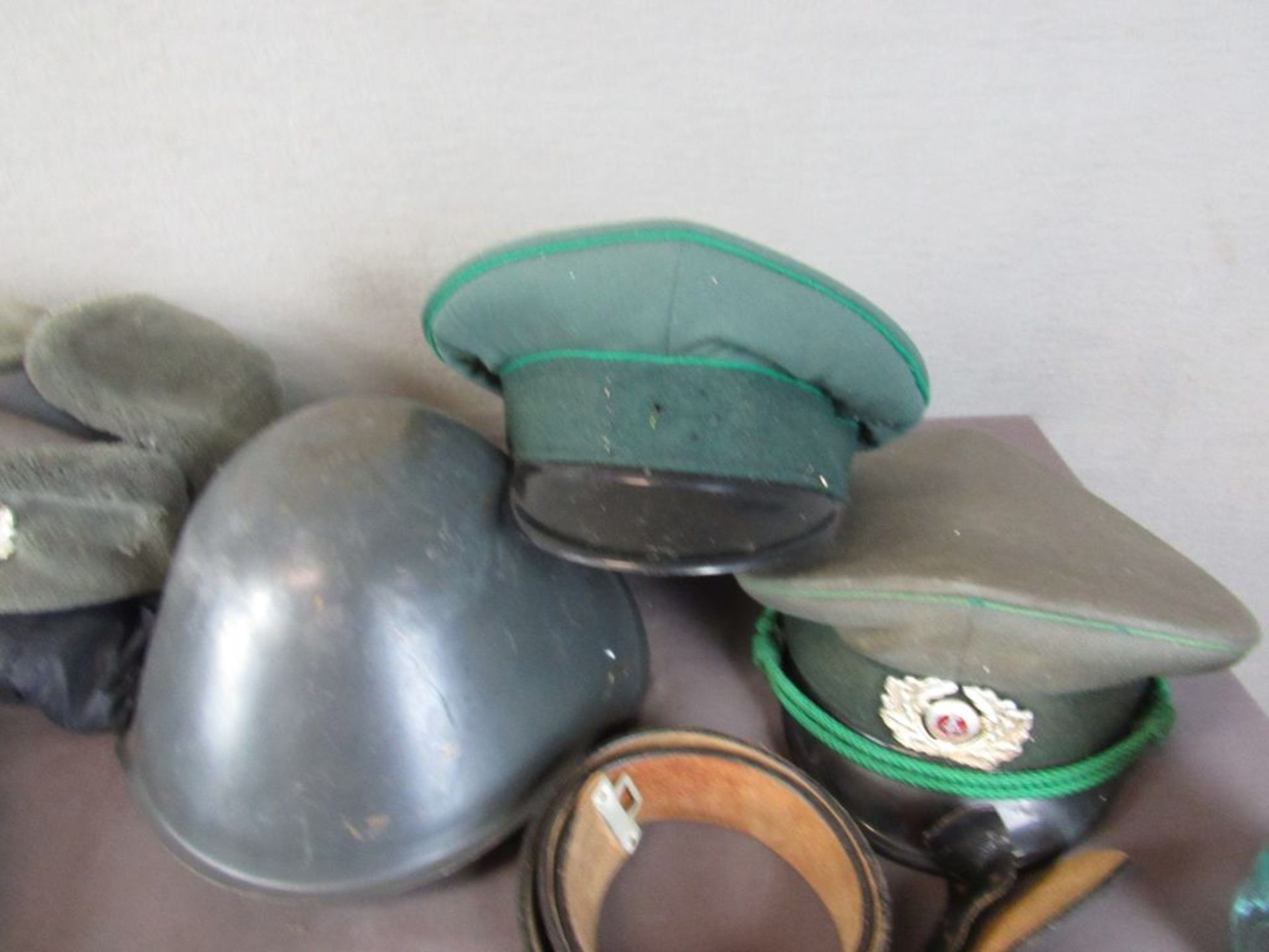 Interessantes Konvolut Militaria - Bild 2 aus 9