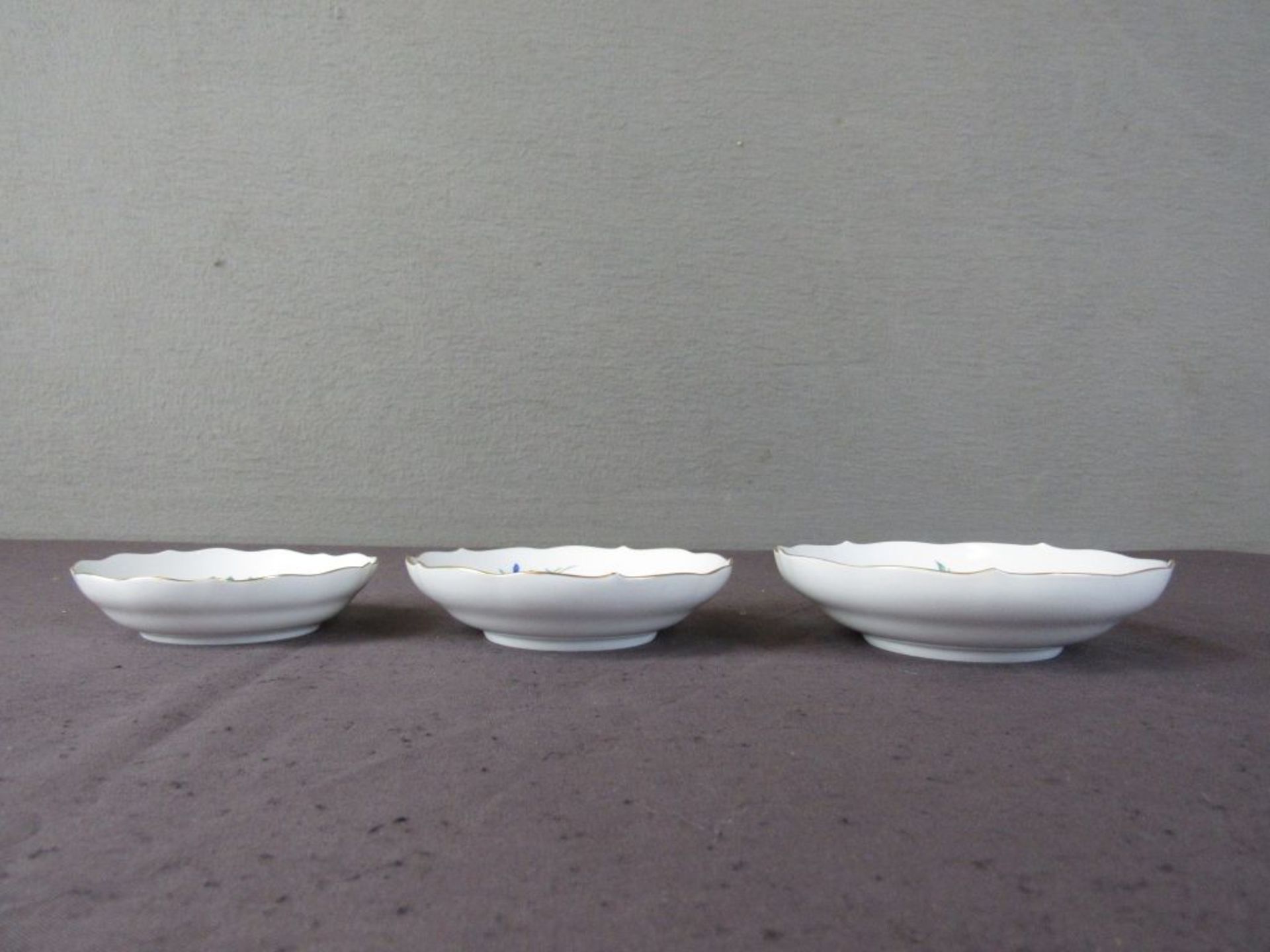 Drei Schalen von 11-14,5cm Mischblume - Image 2 of 7